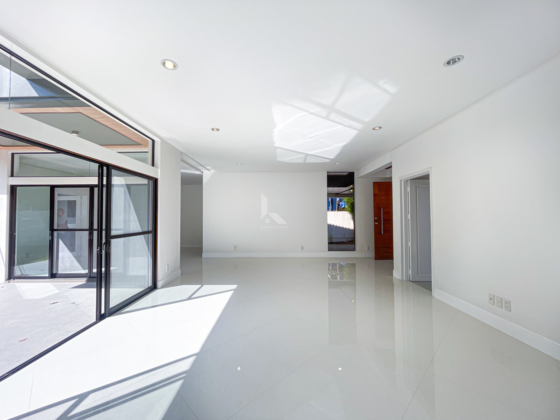 Classy Contemporary House and Lot in Ayala Southvale Sonera photo 3