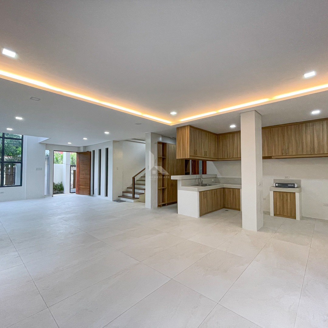 Astonishing Modern Industrial House with Spacious Attic For sale in Merville Par photo 4