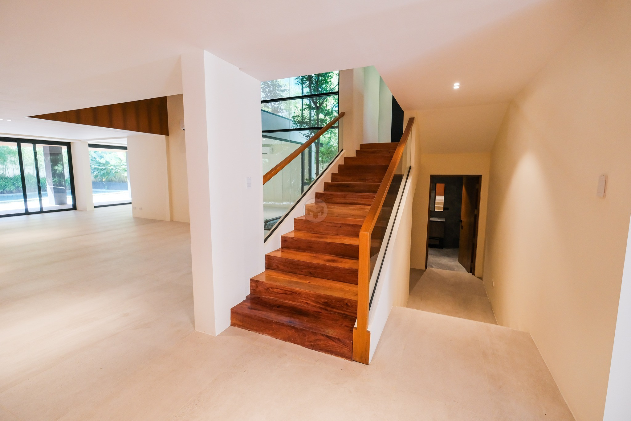 Ultramodern 5-Bedroom House for Sale photo 4