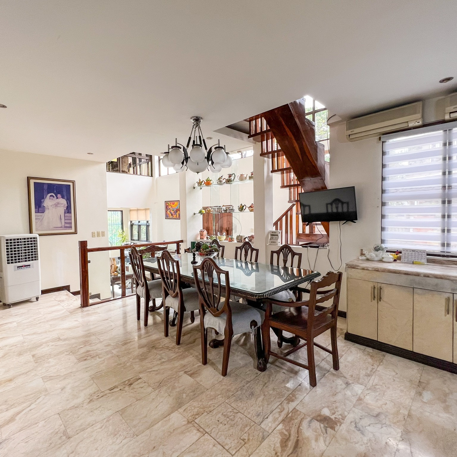 Grand and Immaculate House for Sale in Capitol Homes, Quezon City photo 5