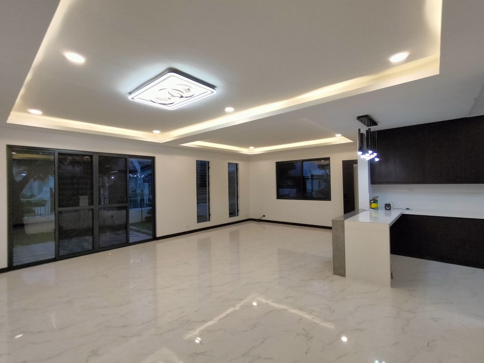 Modern Corner Bungalow For Sale photo 5