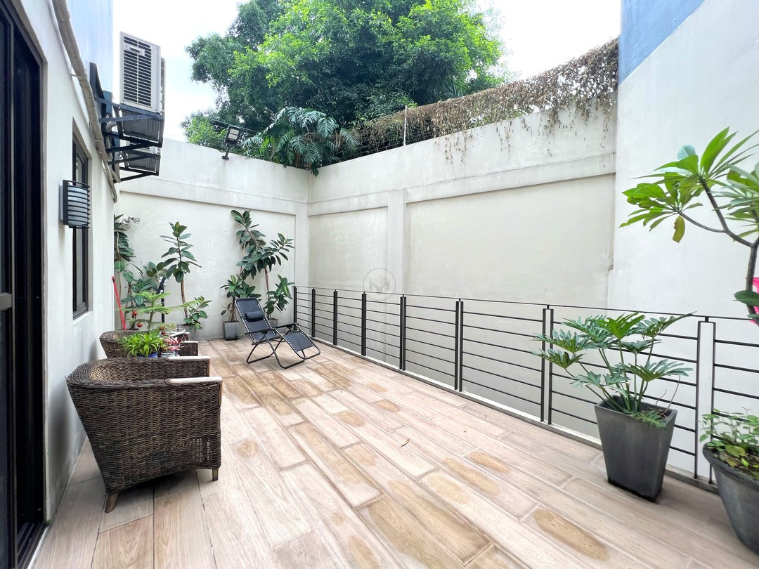 Harmonious Comfy Townhouse For Sale In New Manila photo 2