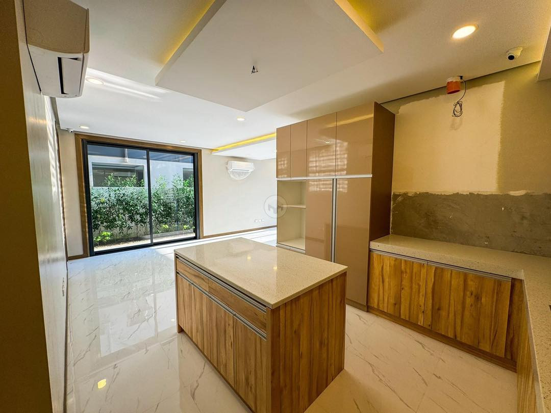 Contemporary 5 Bedroom House for Sale in BF Homes photo 2