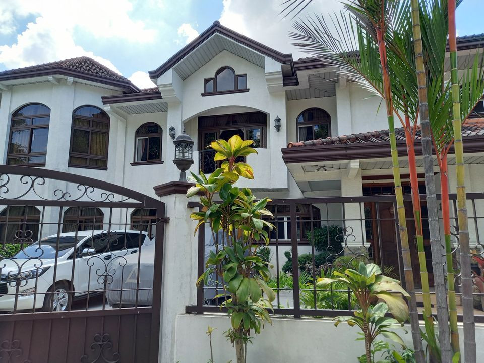 For Sale Ten Bedroom House  Loyola Grand Villas photo 1