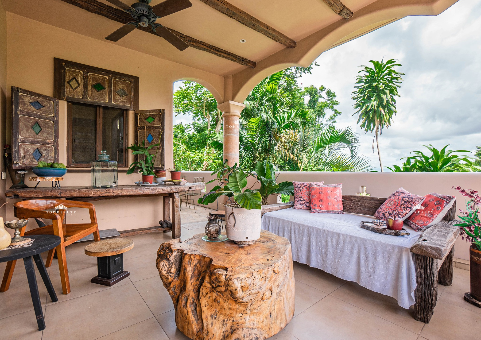 This fully furnished Moroccan-themed house and lot photo 4