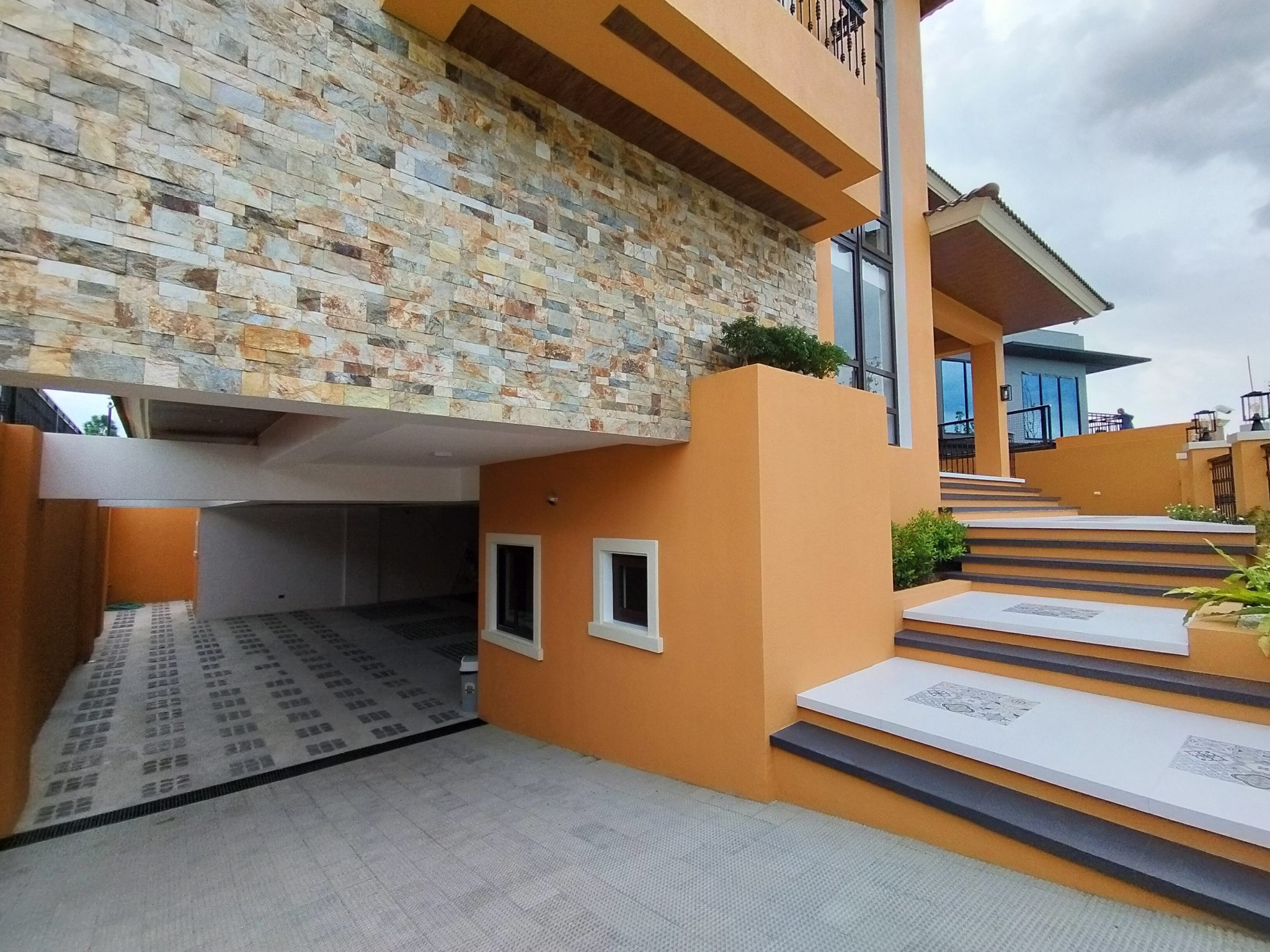 4-Level Brandnew House with Swimming Pool in Portofino Las Pinas photo 2