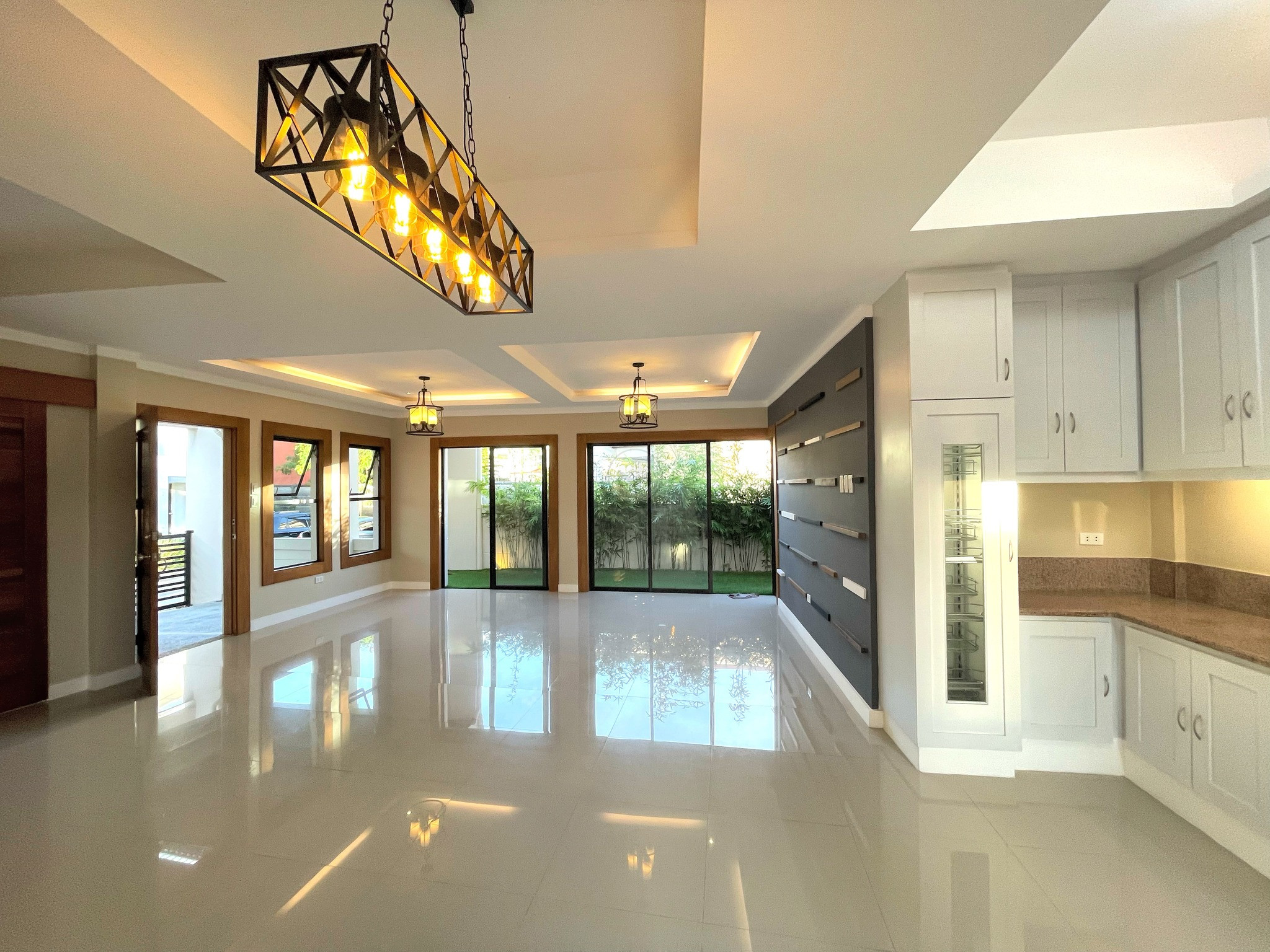 Attractive Homey House and Lot for Sale photo 3