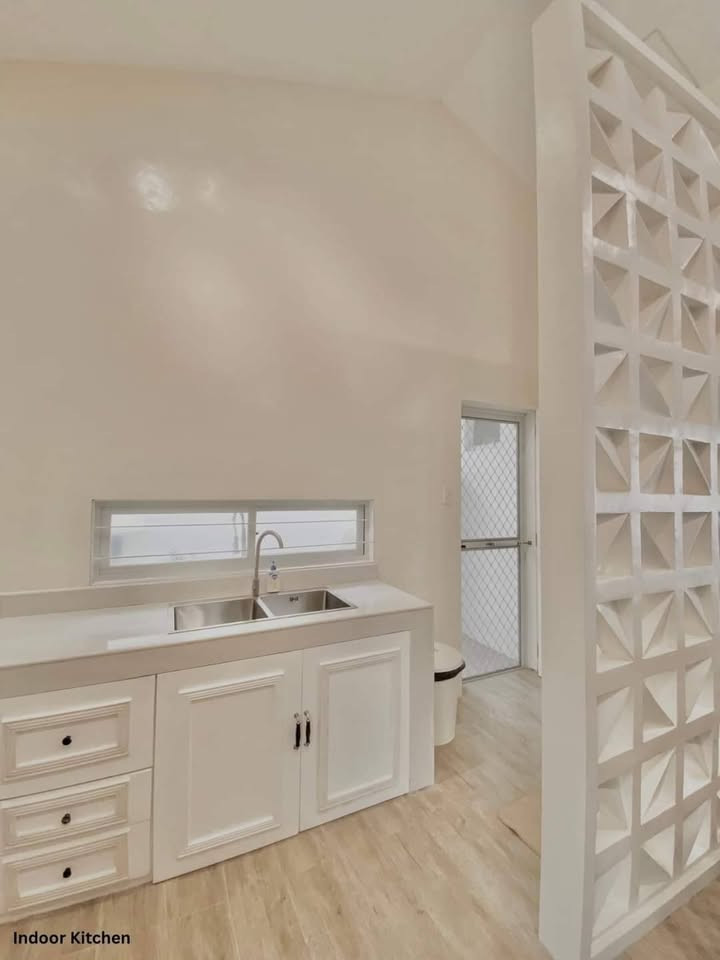 This American Motif-Inspired House for Sale in Amadeo photo 5
