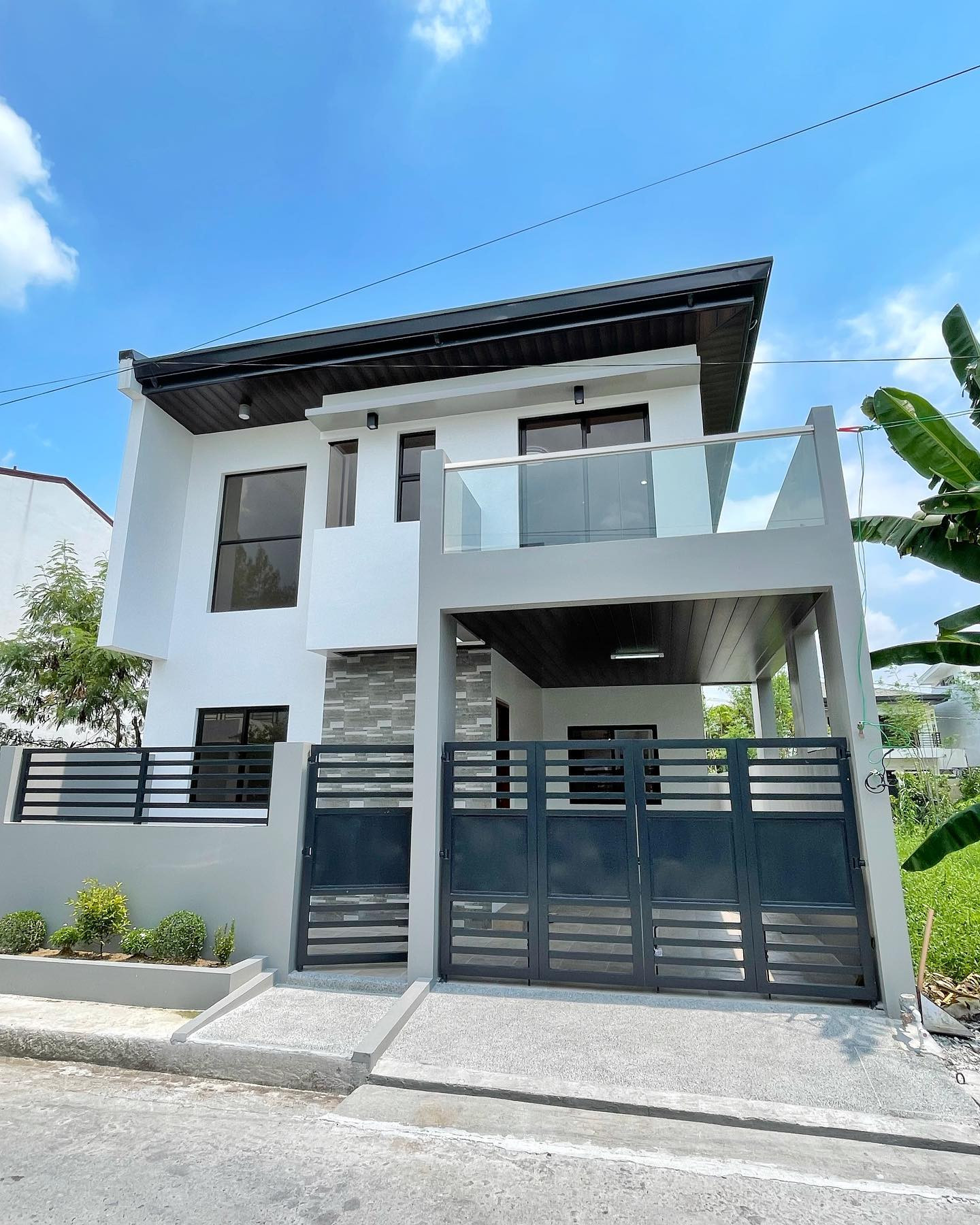 Brand New Modern House for Sale in Greenwoods Executive Village photo 1