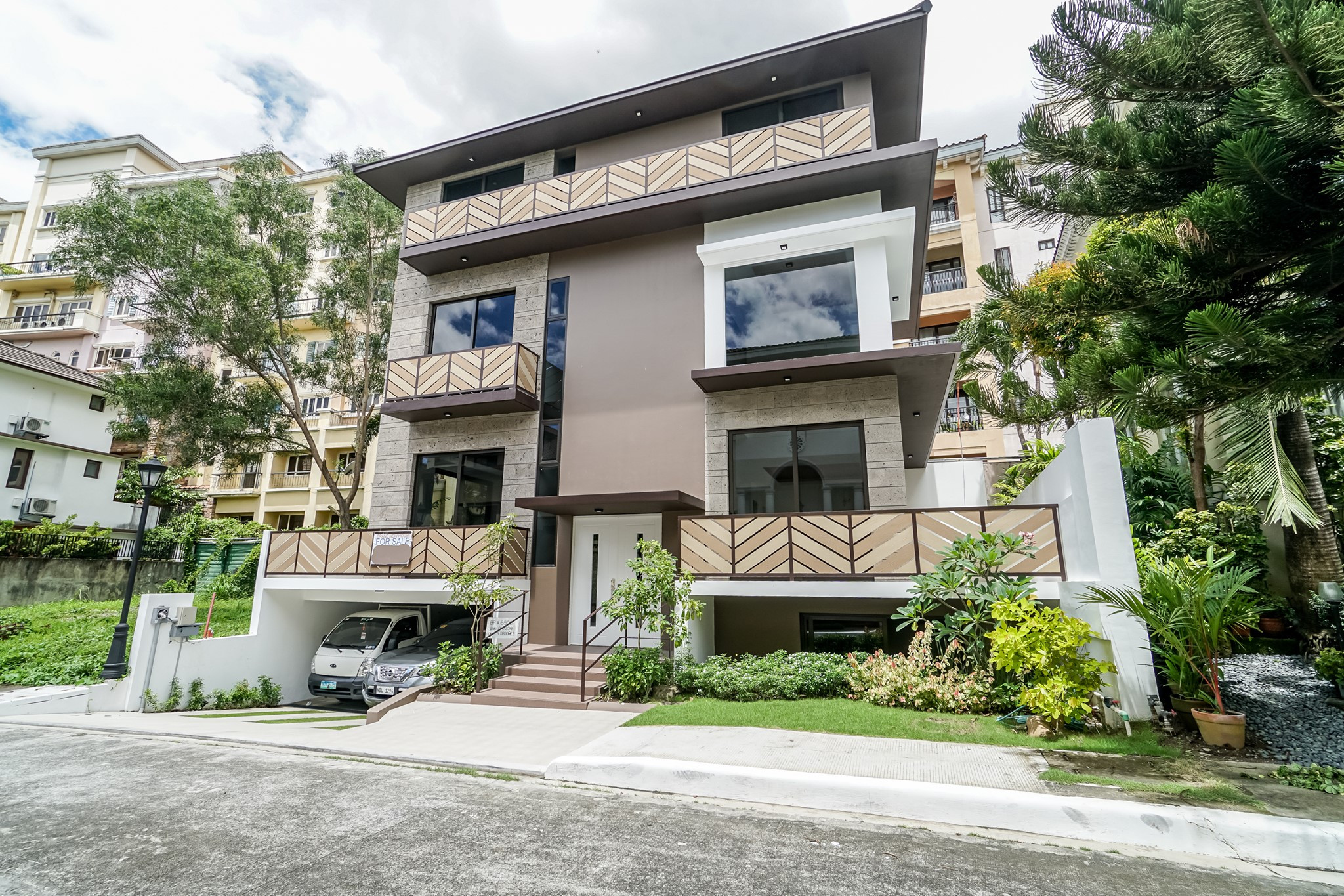 Brand new top-end house and lot with elevator located in McKinley Hills Village photo 1