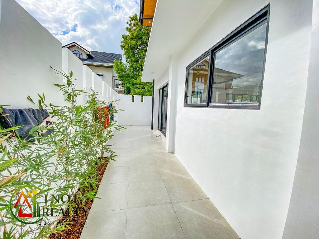 Elegantly Finished Single attached House and Lot photo 3