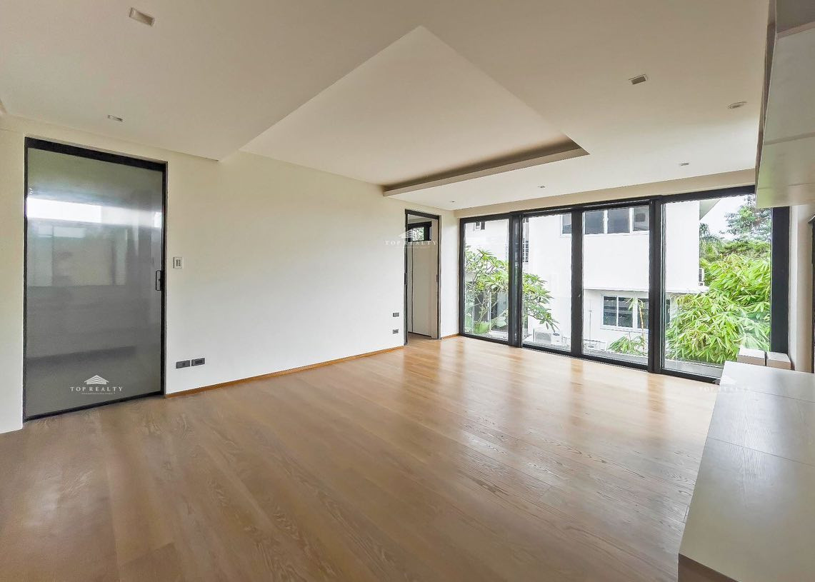 Massive Contemporary Smart Home in Ayala Southvale Primera, Las Piñas City photo 4