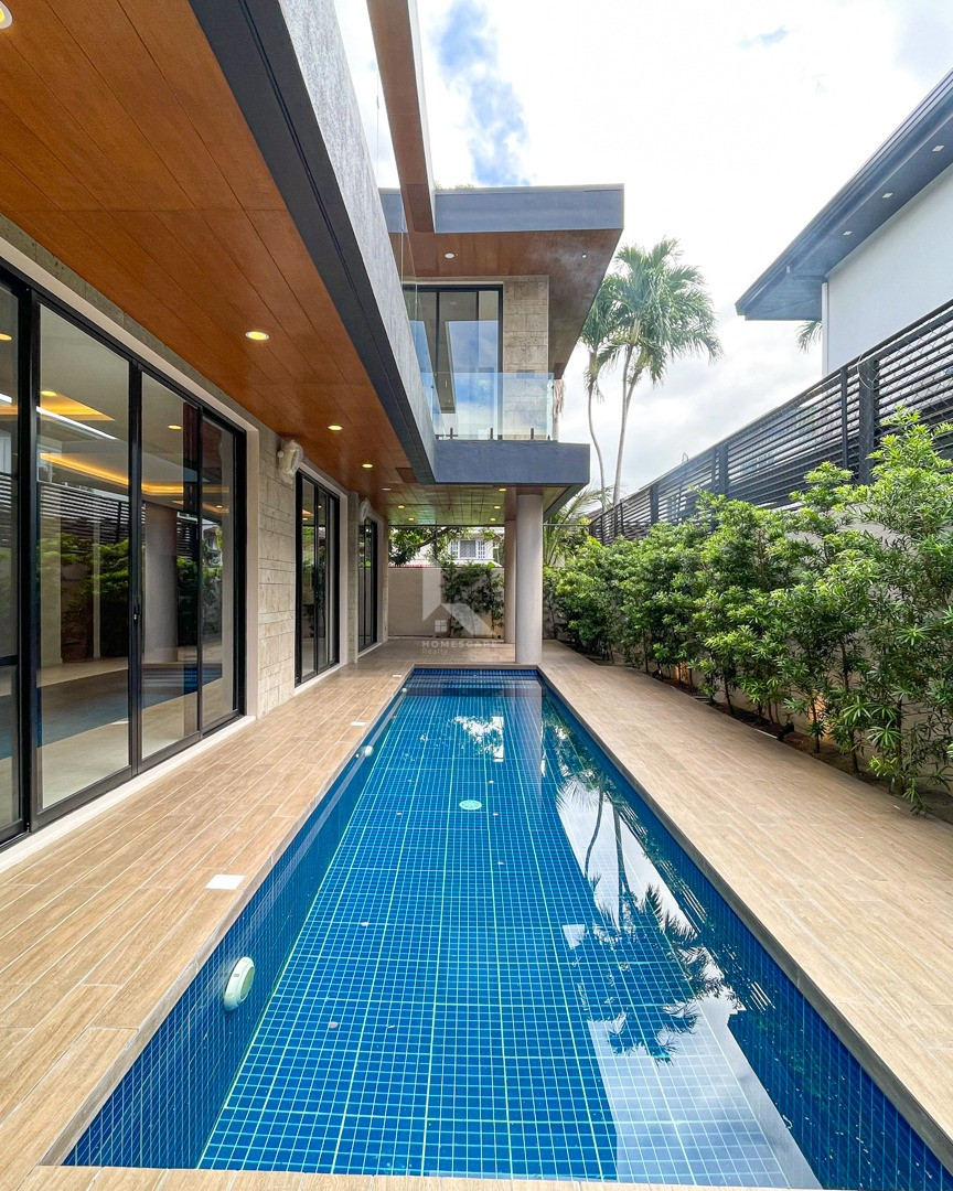 Upscale Modern Tropical Home in Ayala Alabang Village photo 1