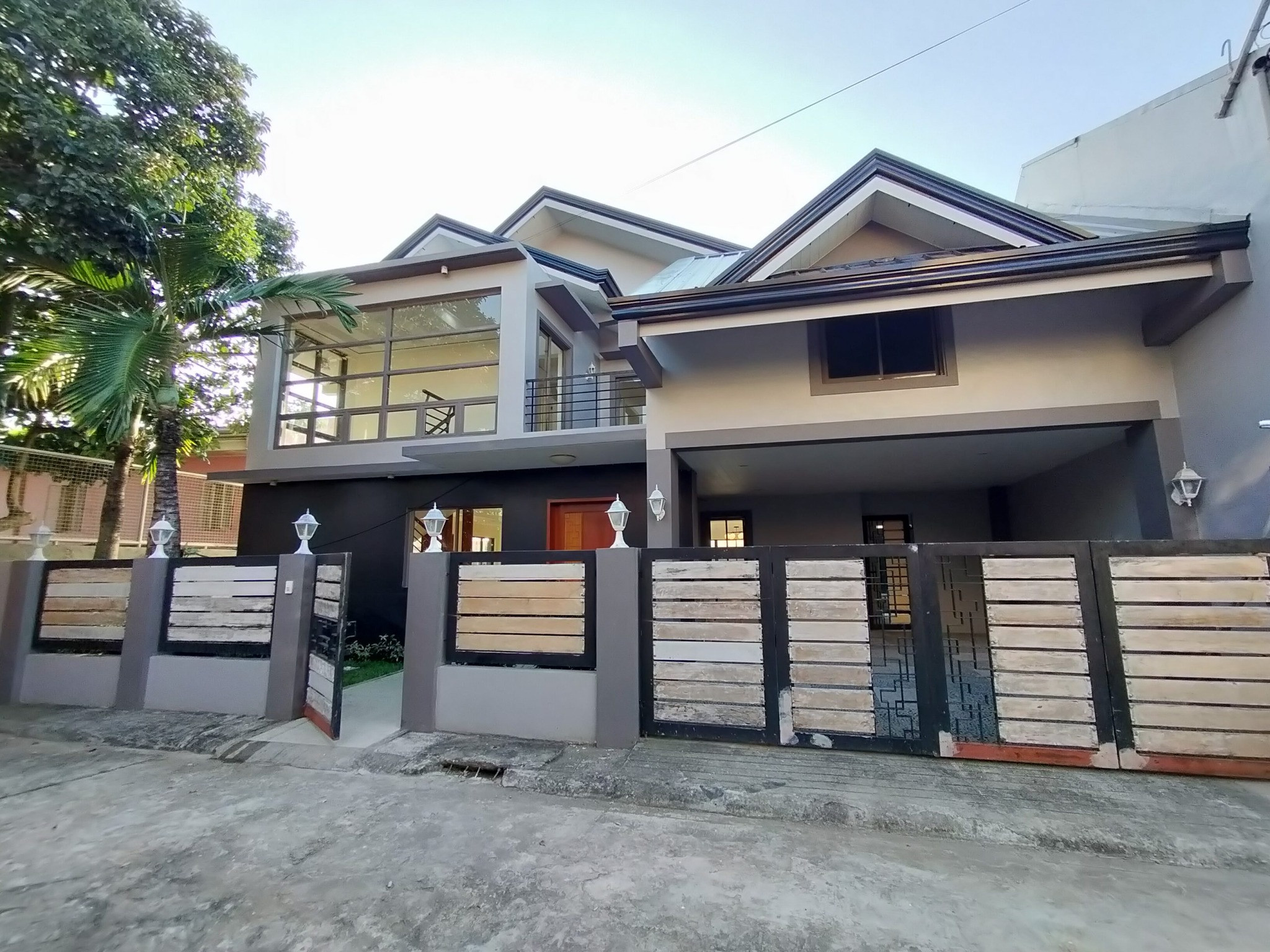 Brandnew House with Swimming Pool in Bf Homes Las Pinas photo 1