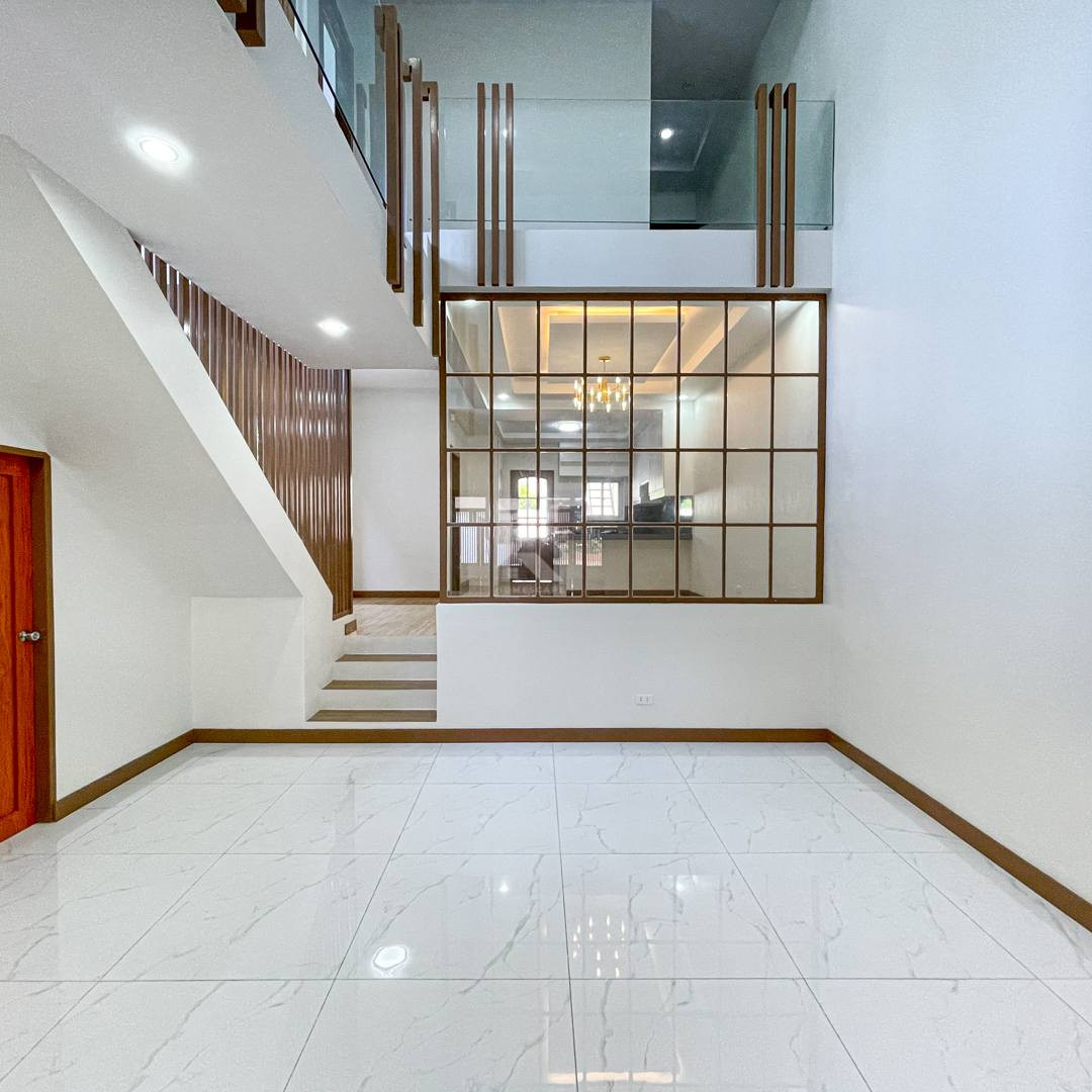Sophisticated Fully Renovated Modern House For Sale photo 3