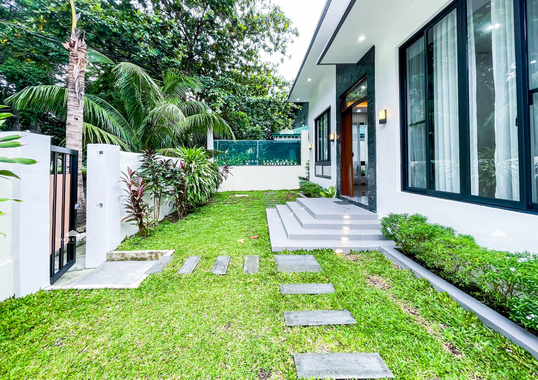 brand new modern bungalow in Philam Life Village, Las Piñas City photo 2