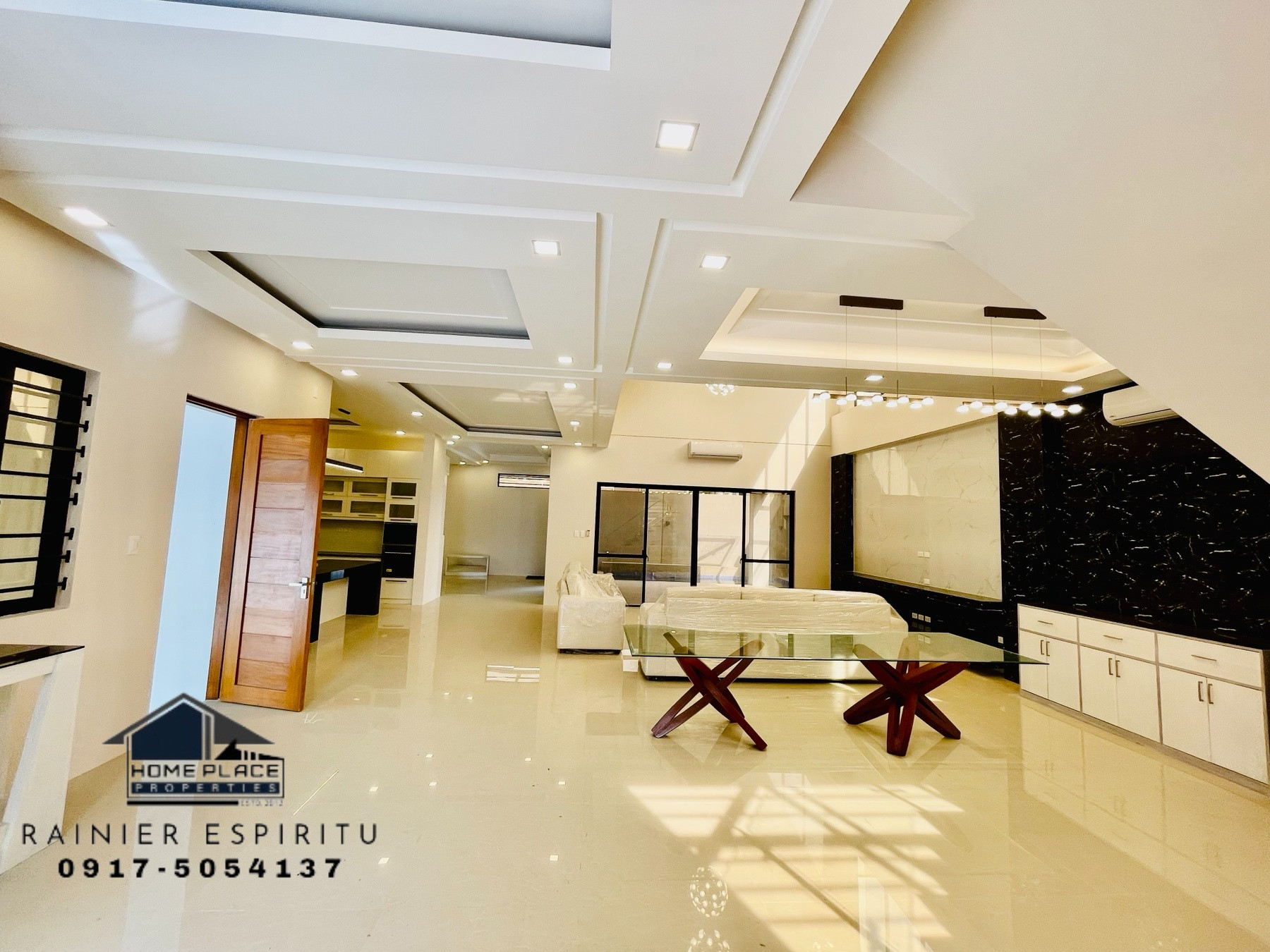 Extravagant Modern Brand New House & Lot for Sale photo 2