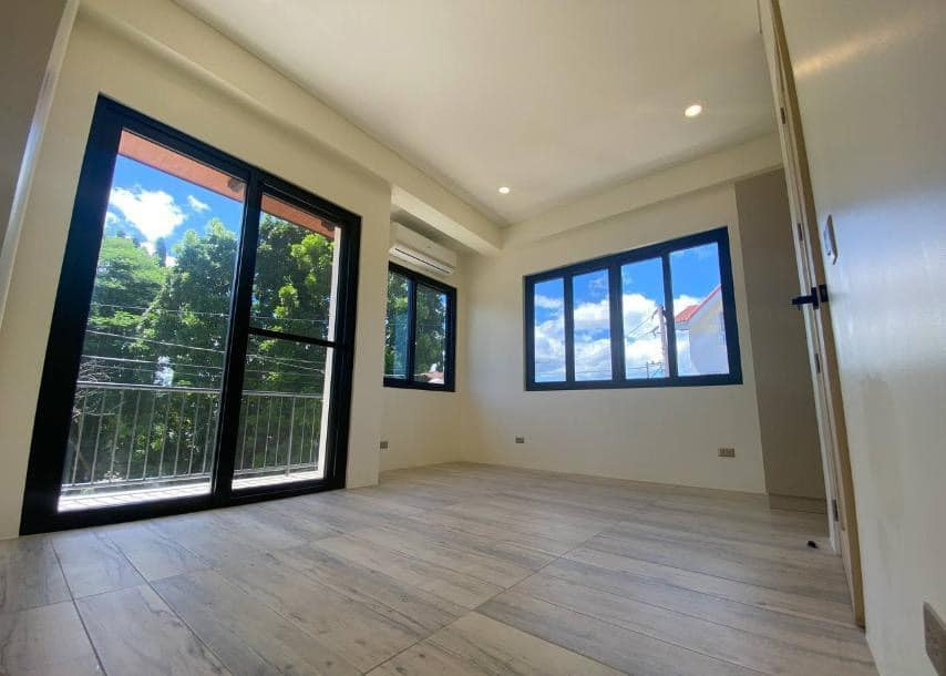 Contemporary 3 Bedroom House and Lot for Sale photo 5