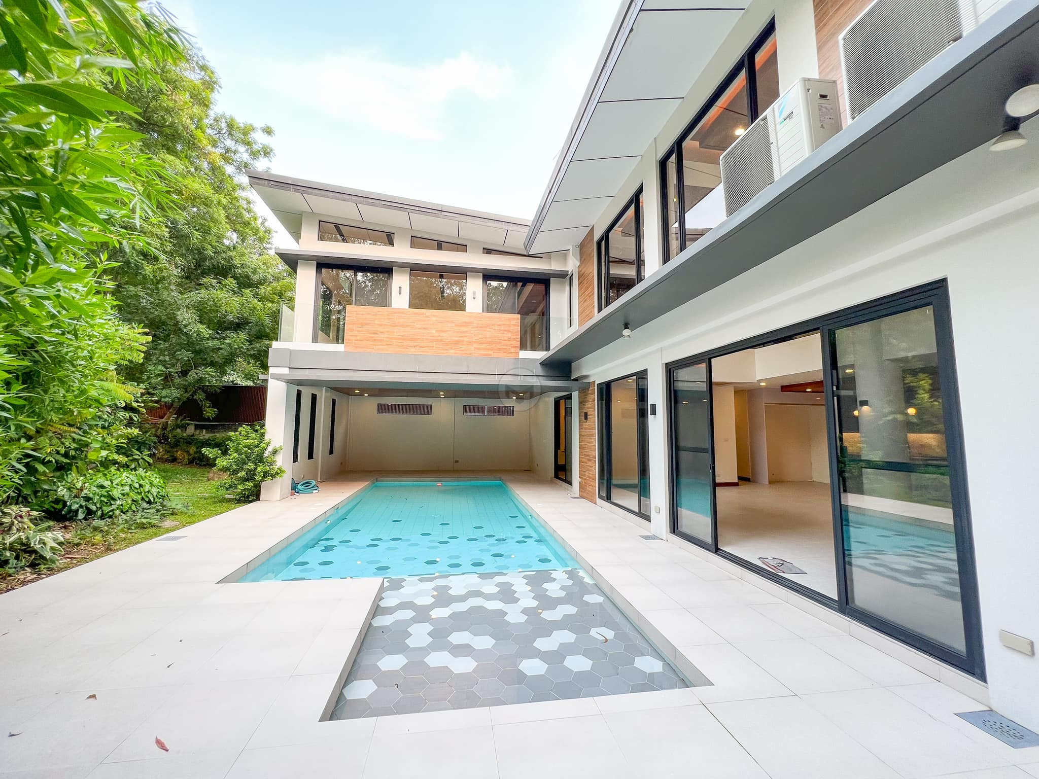 Inside a State of the Art House for Sale in Ayala Alabang photo 1