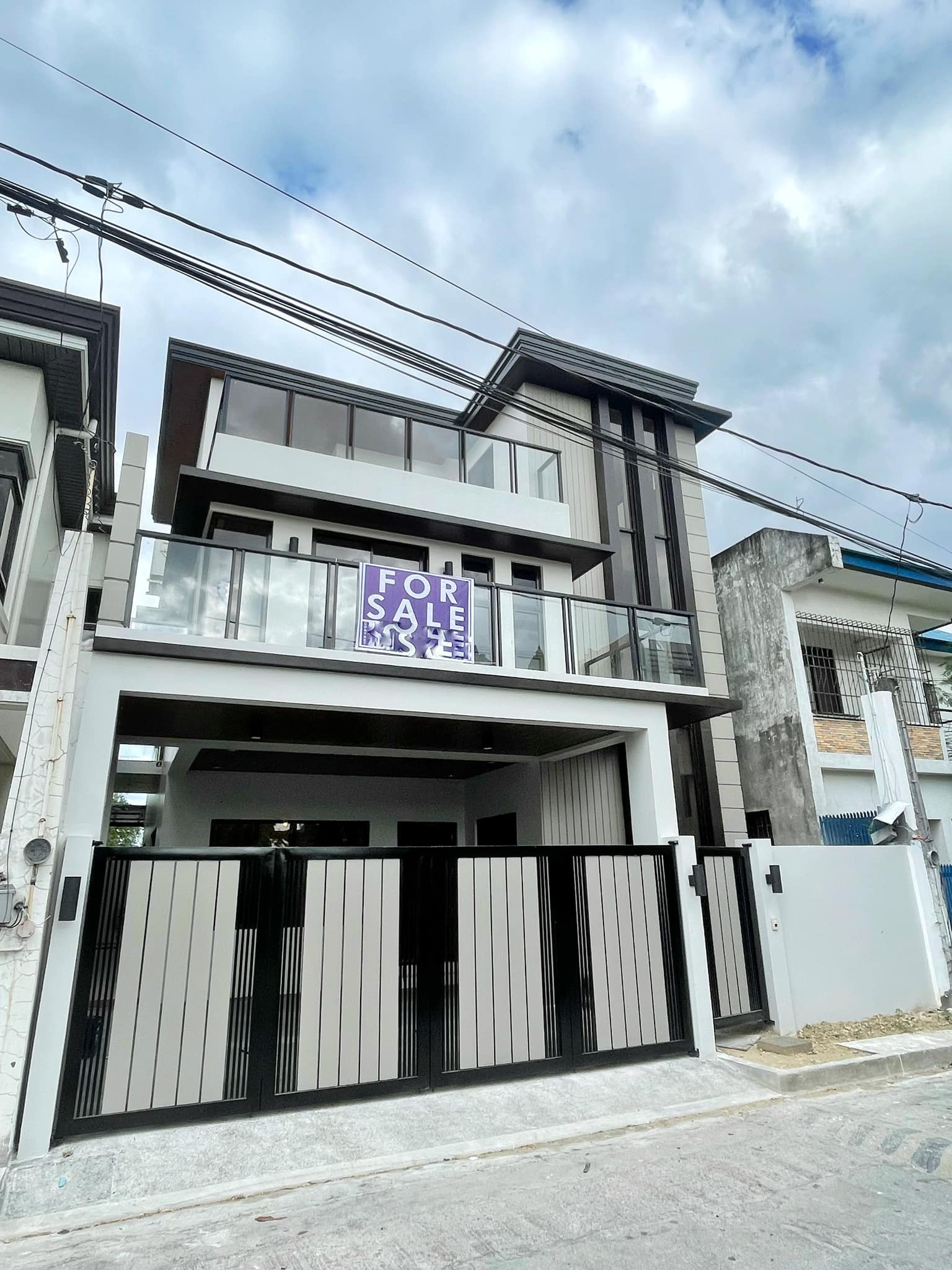 Brand New Modern 3-Storey House for Sale photo 1