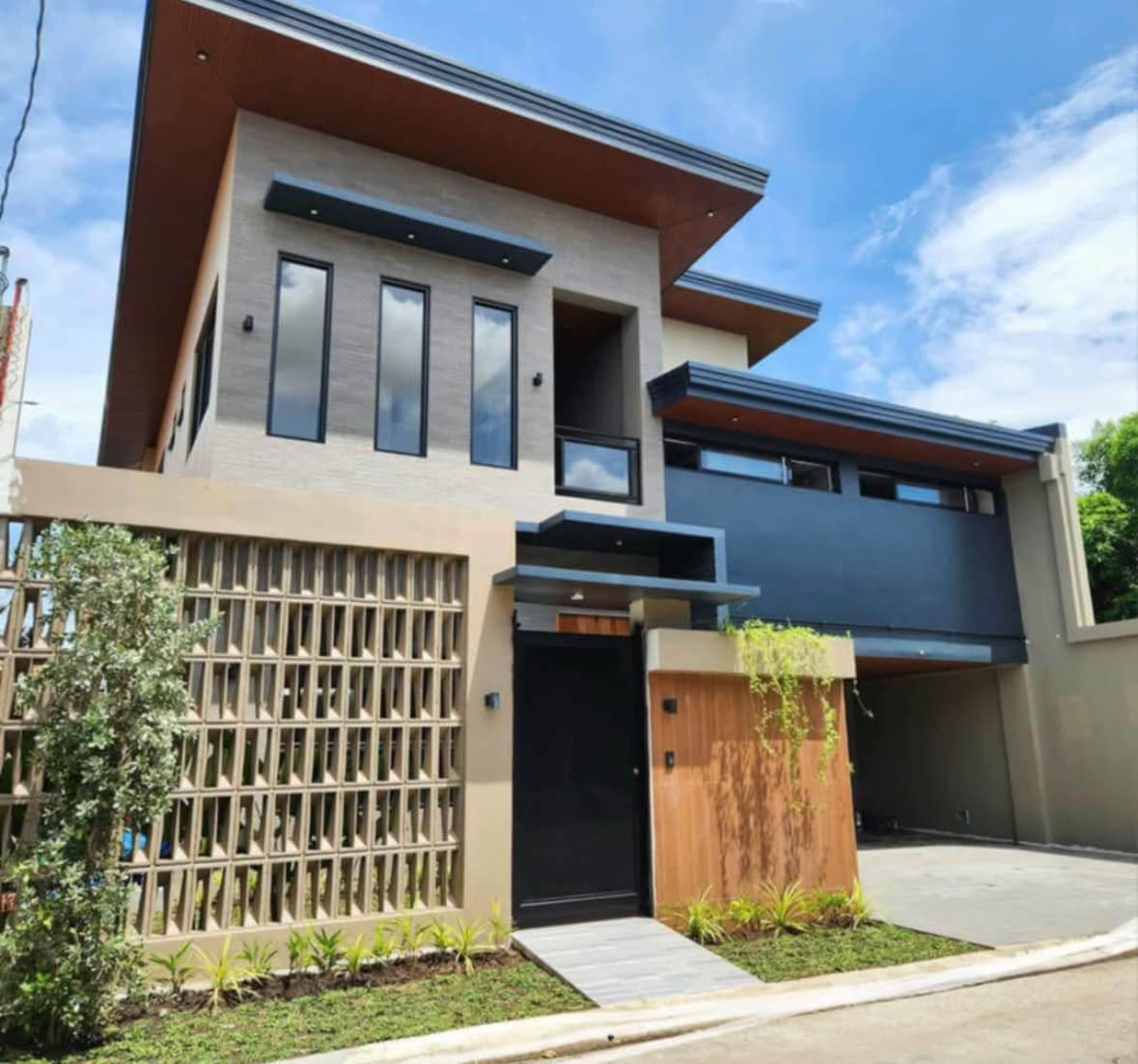 Own this Contemporary Brand-New Hous photo 1