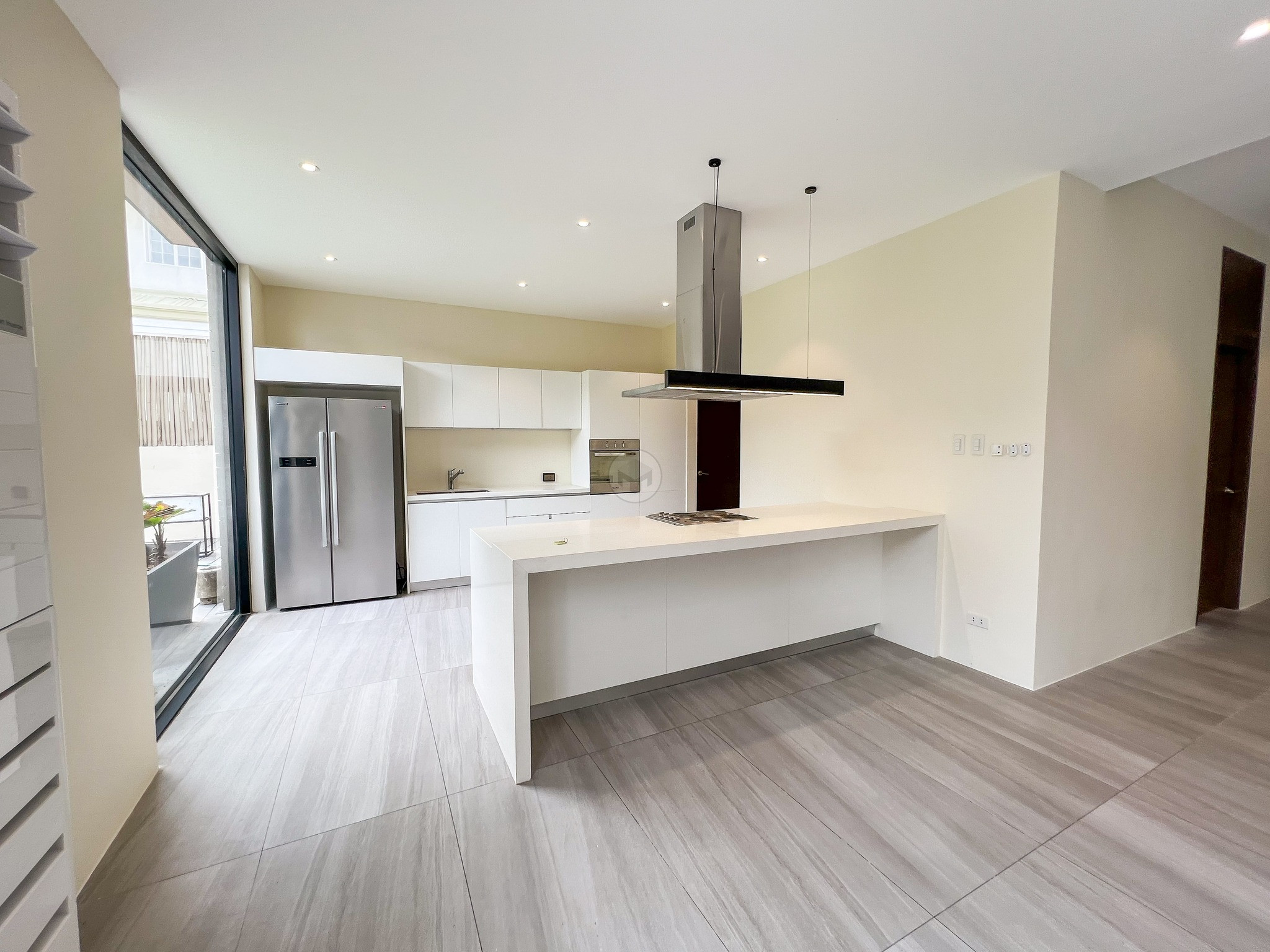 A Mid-Century 4 Bedroom House for Sale in Ayala Alabang photo 4