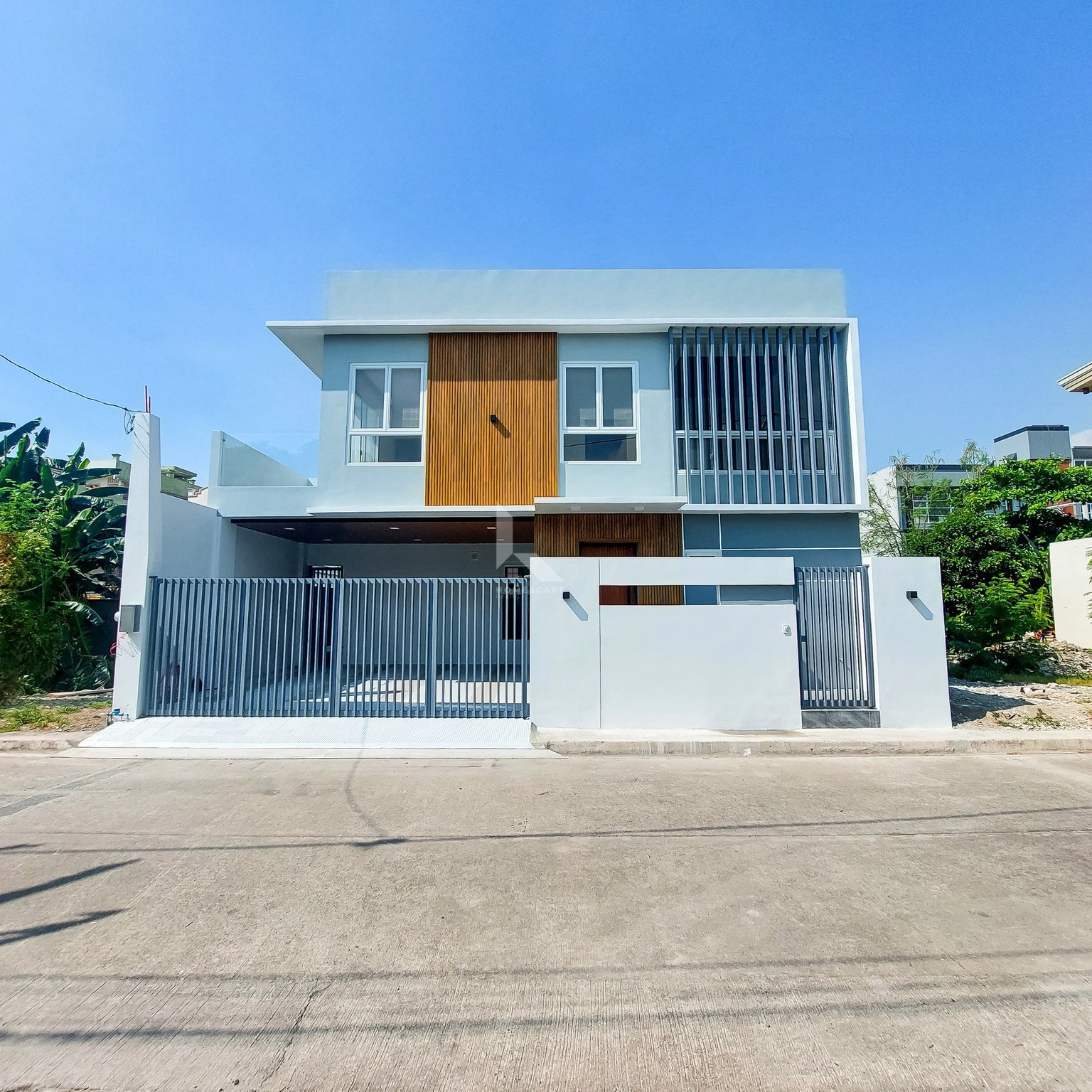 Bright and Spacious 2-Storey House and Lot For Sale photo 2