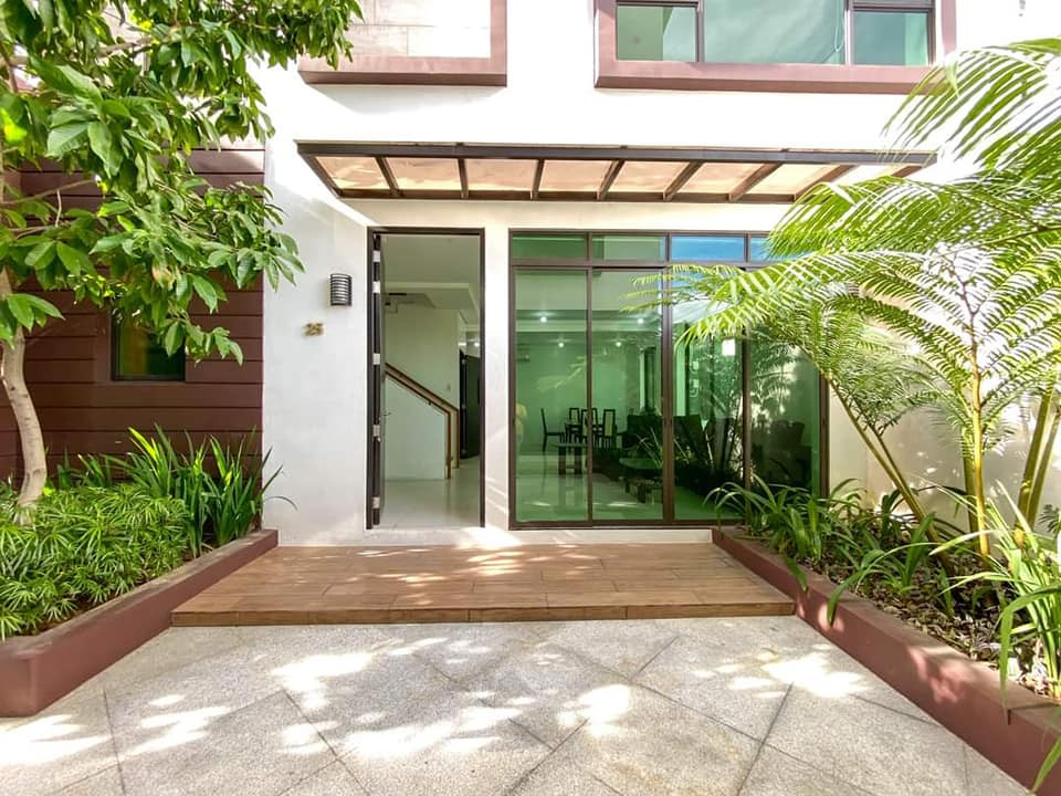 Modern Townhouse for Sale in San Juan photo 2