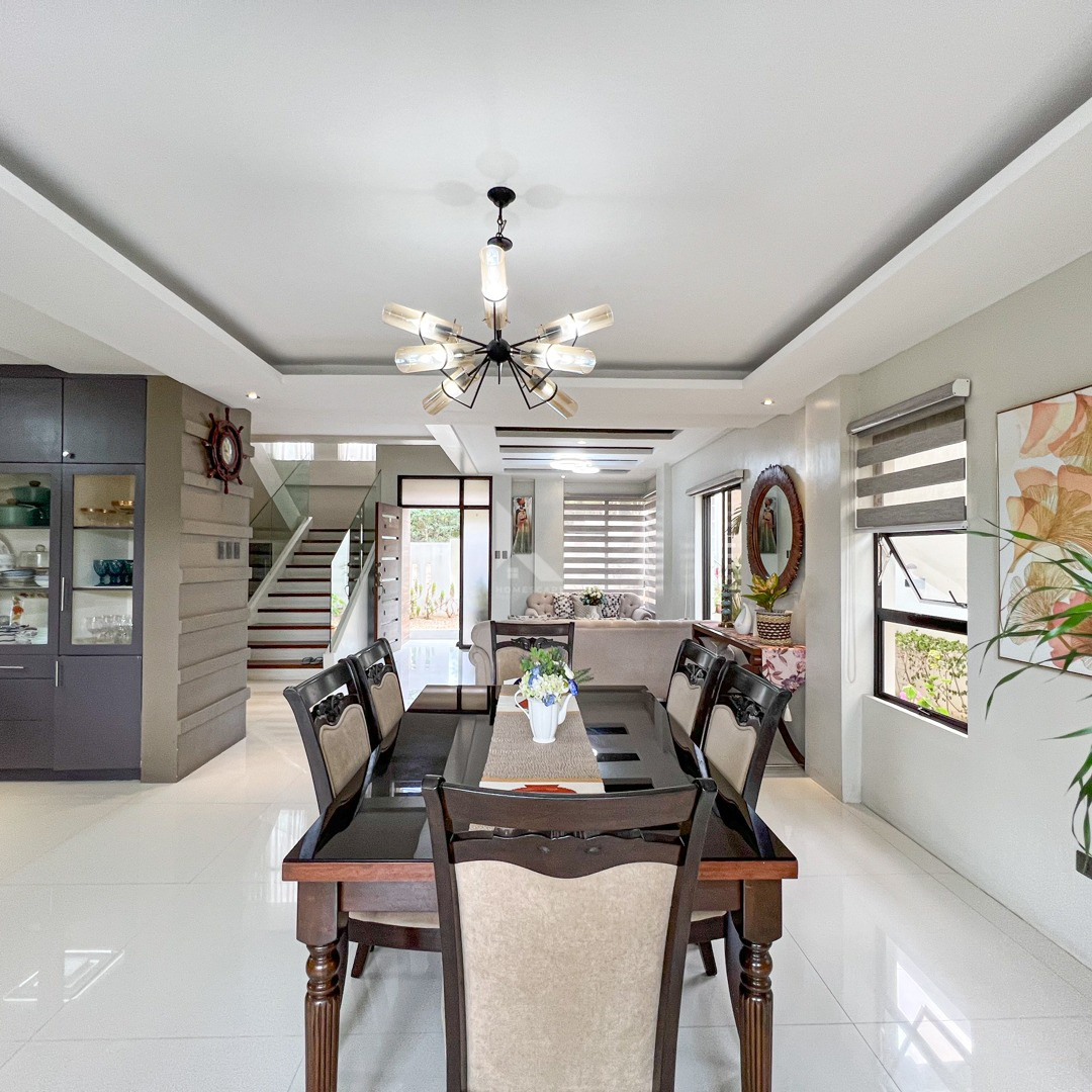 Gorgeous Modern Contemporary Home with Overlooking View For Sale photo 3