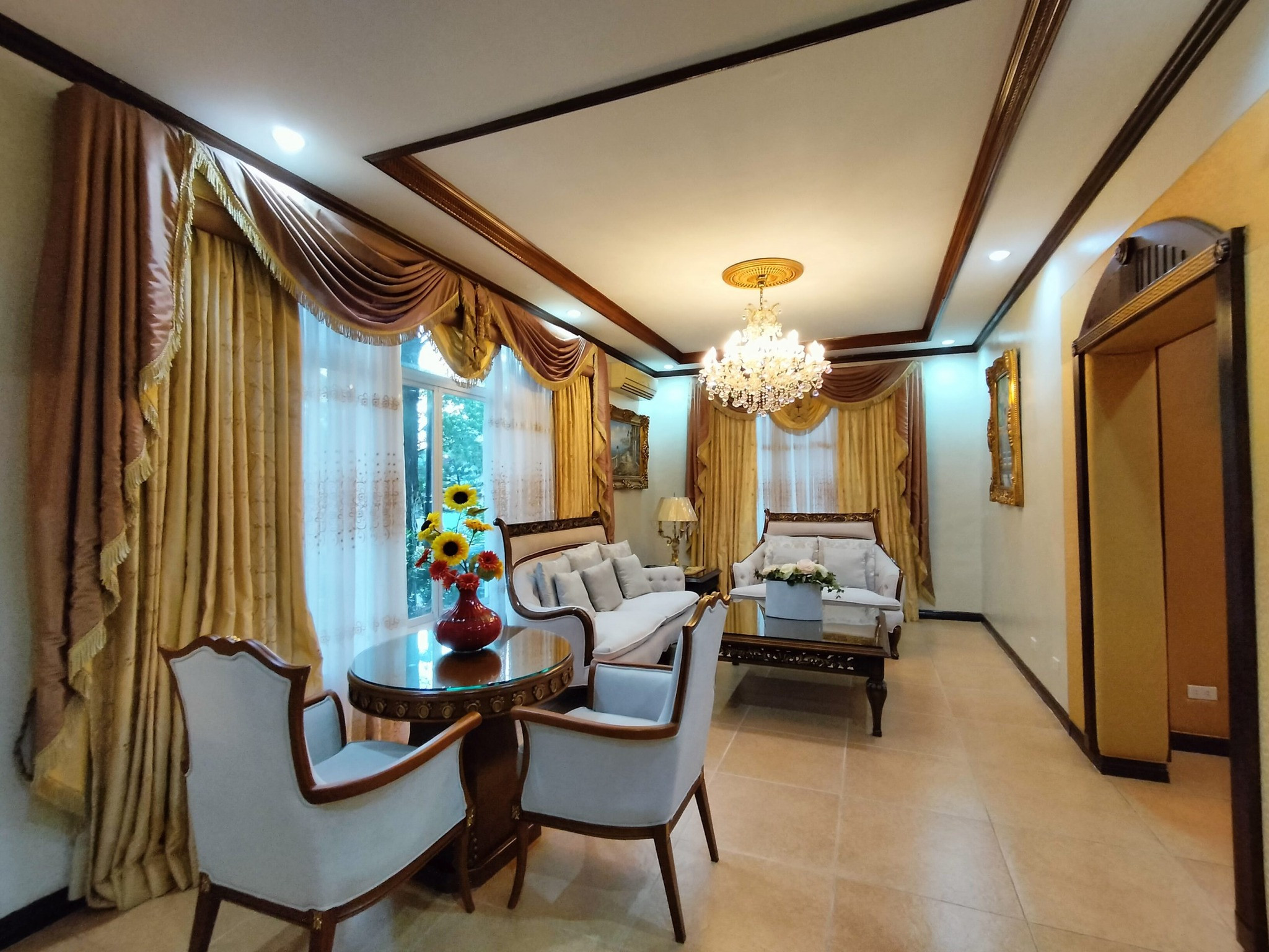 Fully Furnished Romantic Italian House in Portofino Subd. photo 3