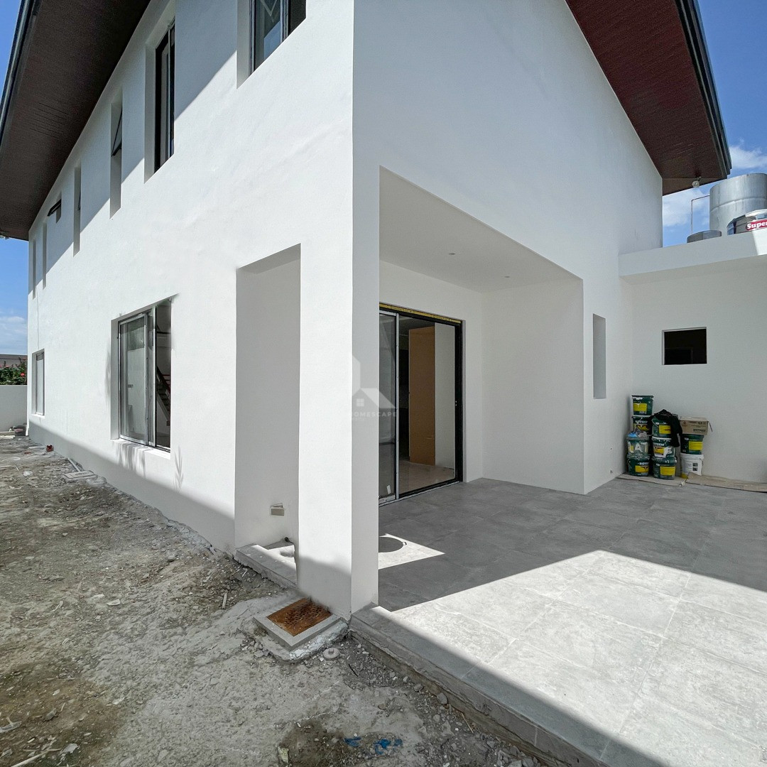 Remarkable Modern Asian For Sale in BF Homes photo 2