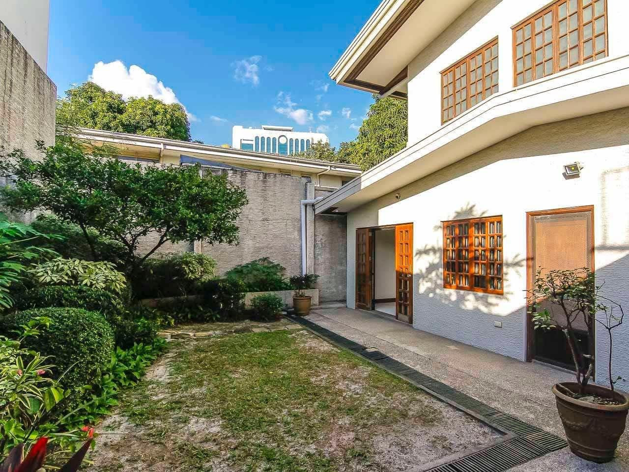 A Gorgeous Manor for Sale in Makati City photo 3