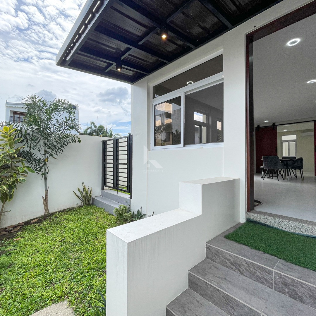 Stylish Modern Contemporary House and Lot For Sale in BF Homes photo 2