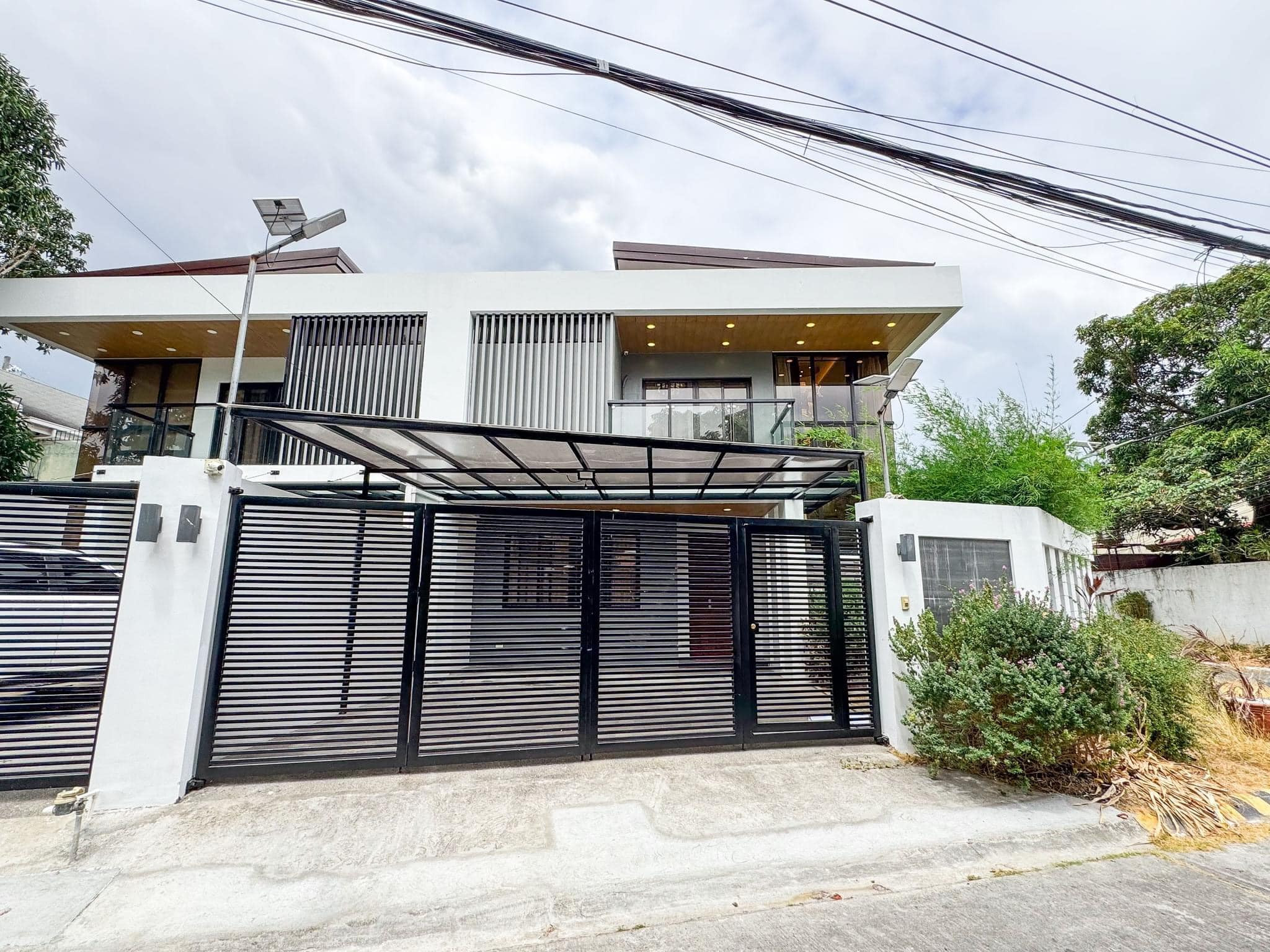 A Magnificent 3 Bedroom Duplex for Sale in BF Homes photo 1