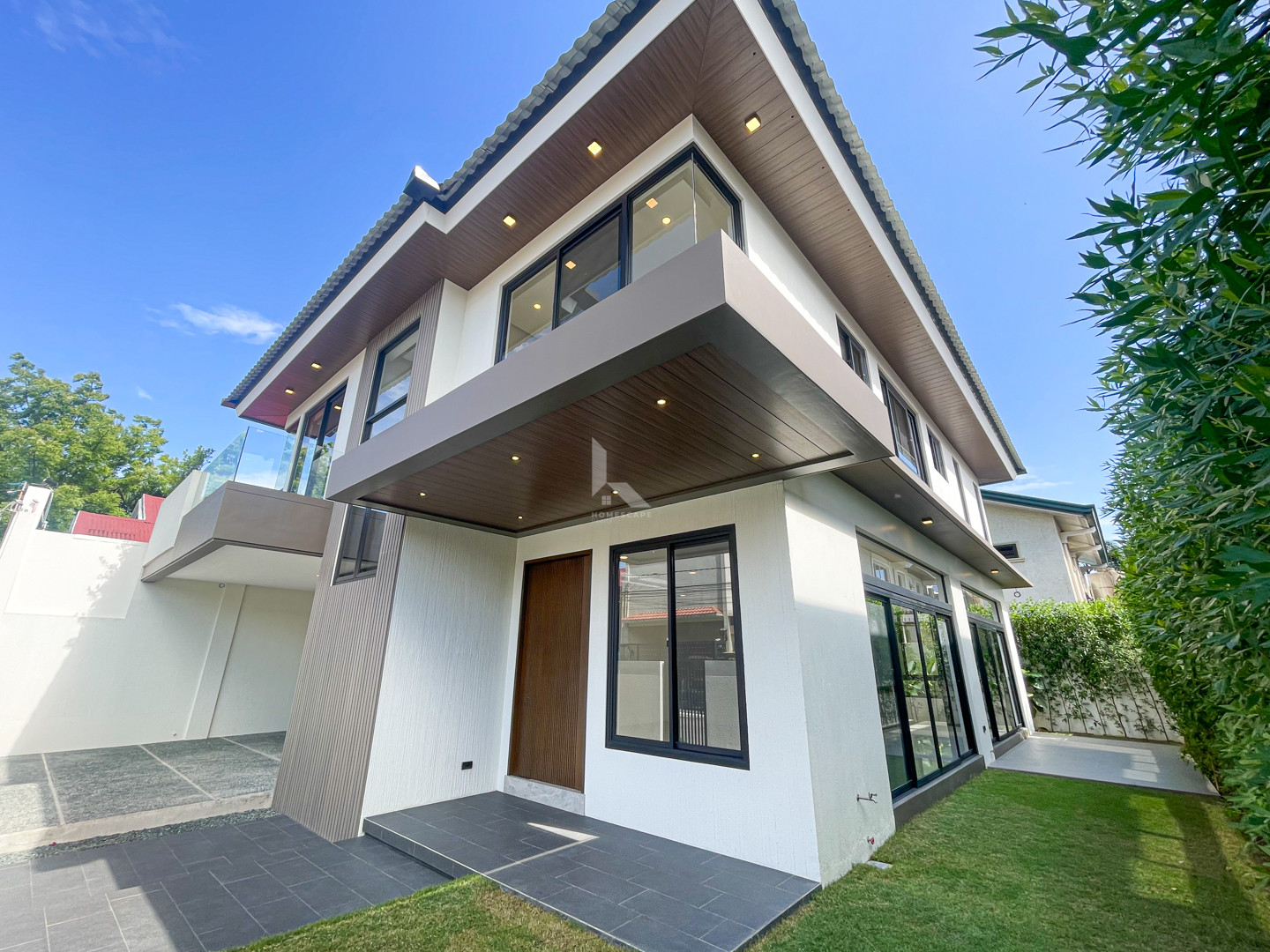 Superb Modern Contemporary House and Lot For Sale in BF Homes photo 2
