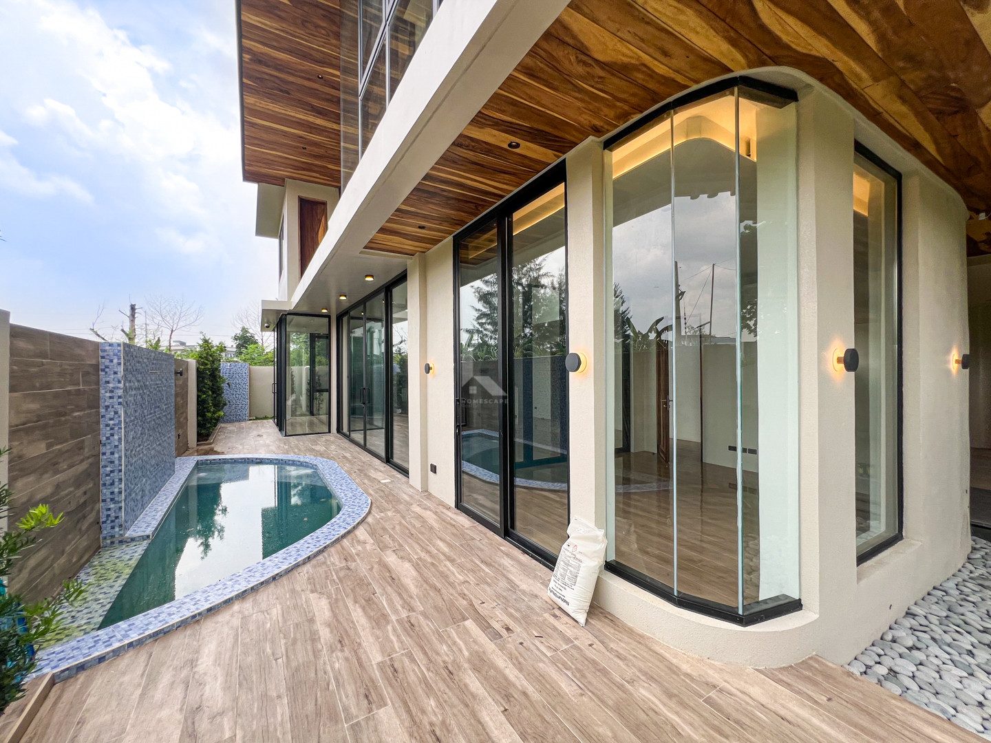 Sophisticated Modern Contemporary House and Lot For Sale photo 2