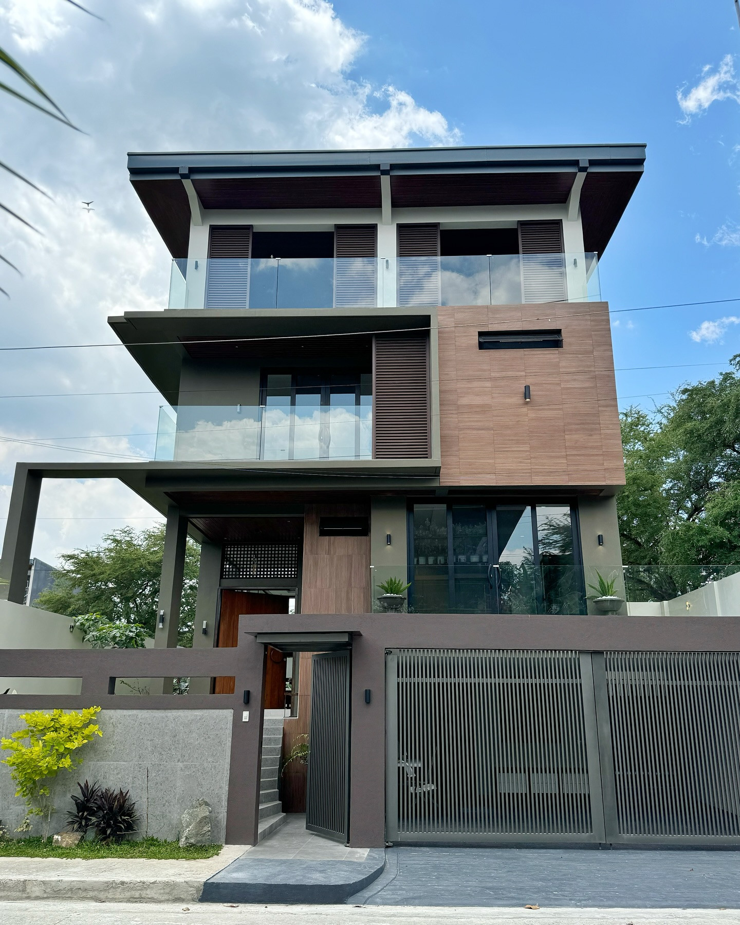 Brand New Modern Industrial House for Sale near Ateneo photo 1