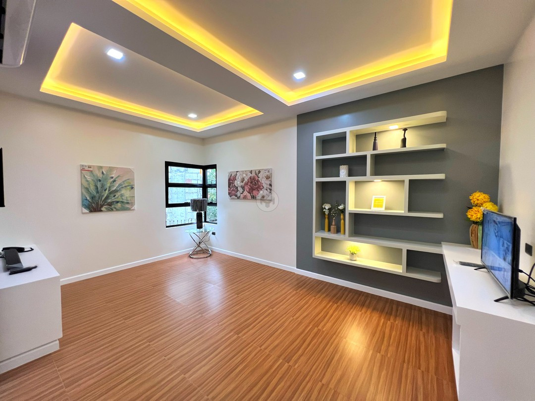Outstanding Dream House and Lot for Sale in BF Resort Village photo 5