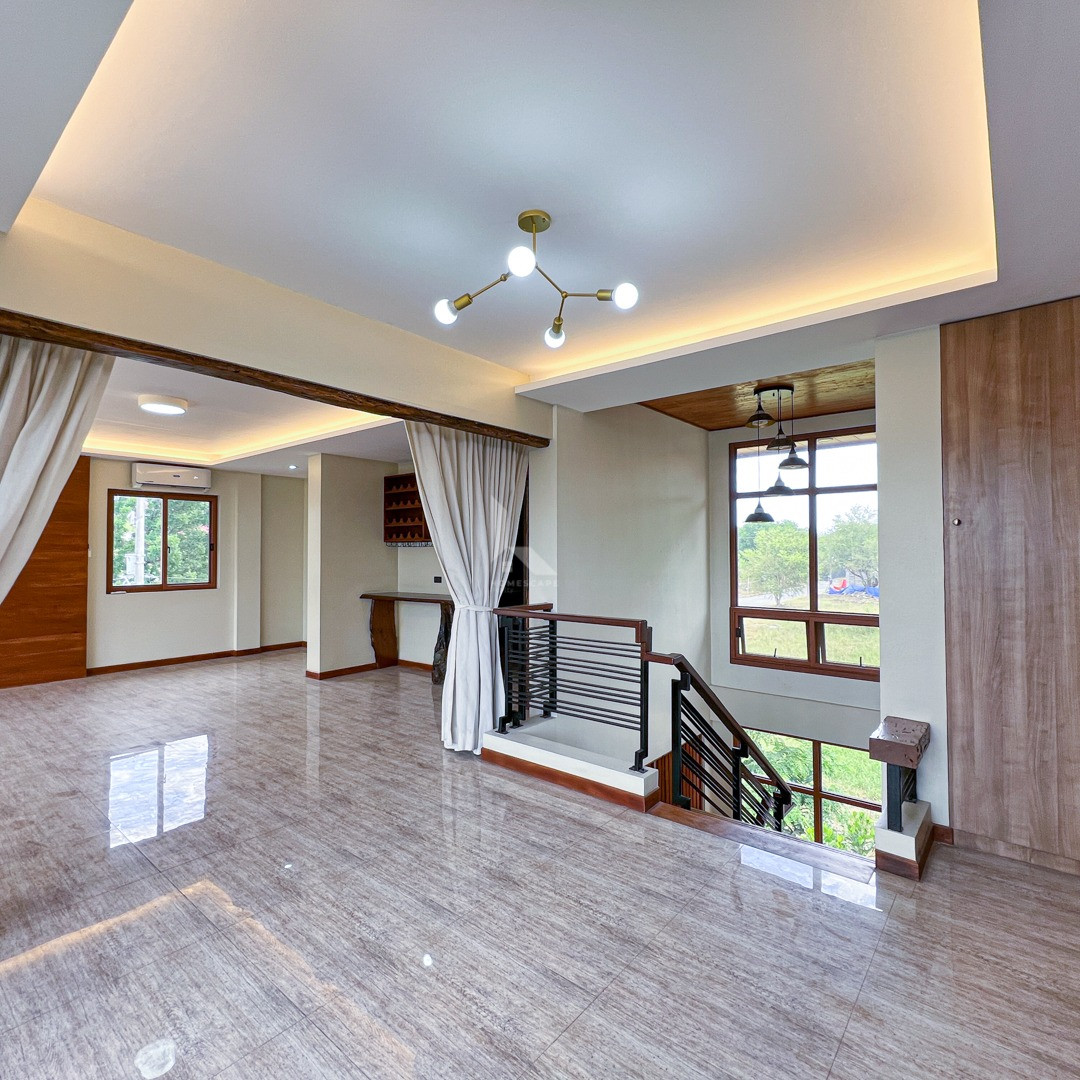 Cozy House with Vast Two-Lots For Sale in Woodridge Heights, Marikina City photo 5