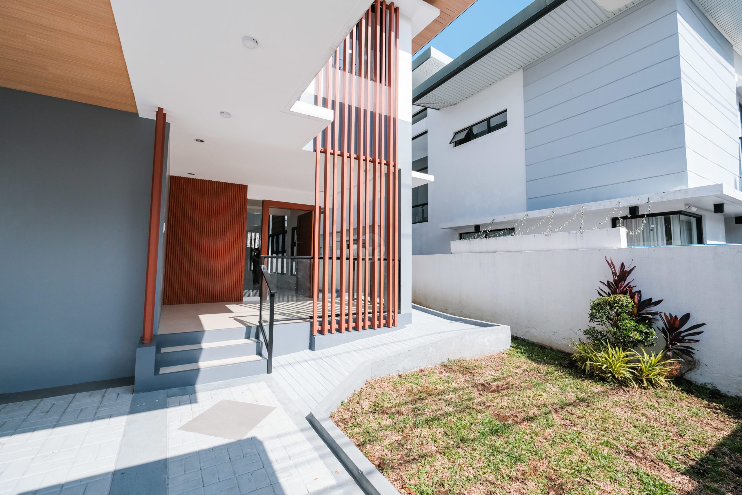 Modern 4-Bedroom House and Lot photo 3