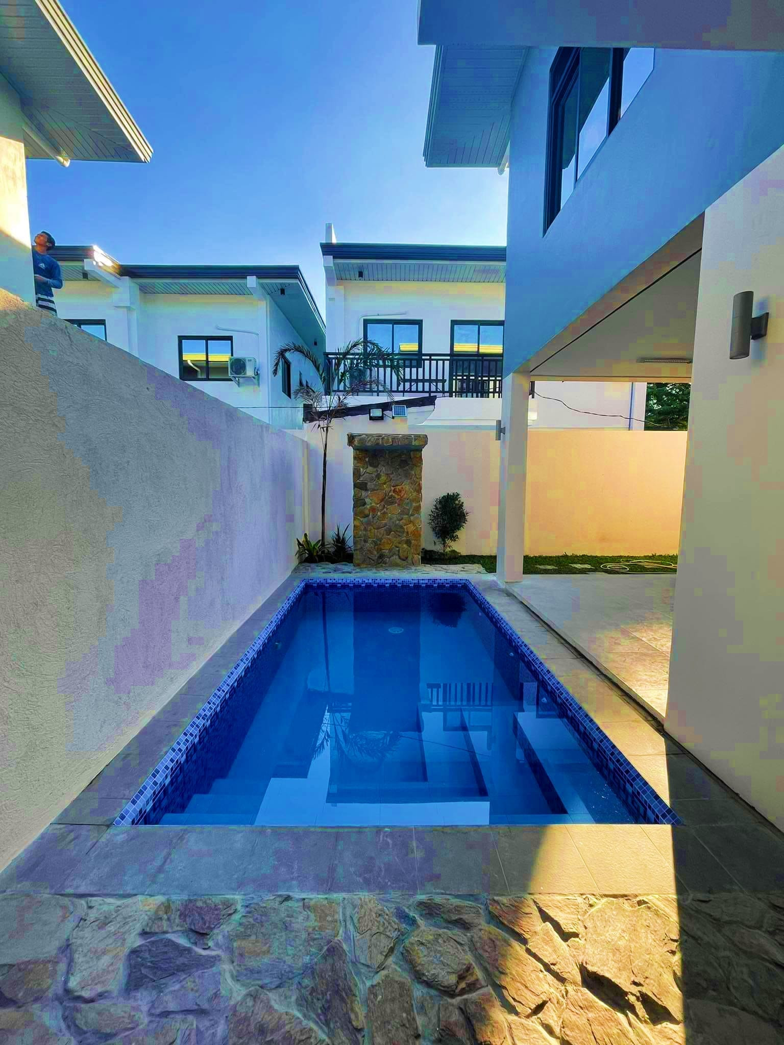 BRANDNEW MODERN HOUSE FOR SALE W/ POOL IN ANGELES CITY NEAR KOREAN TOWN photo 2