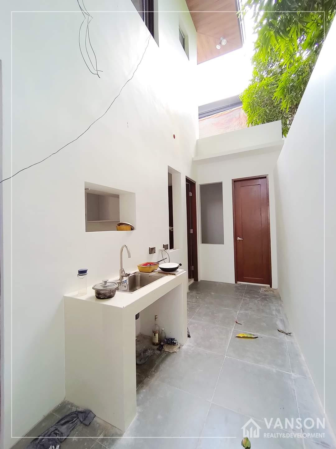 HOUSE AND LOT FOR SALE IN BF HOMES photo 4