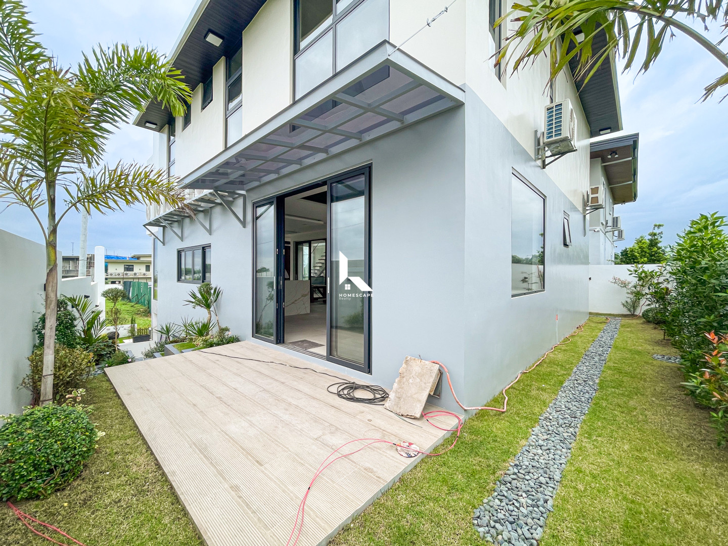 Remarkable Modern Contemporary House and Lot photo 2
