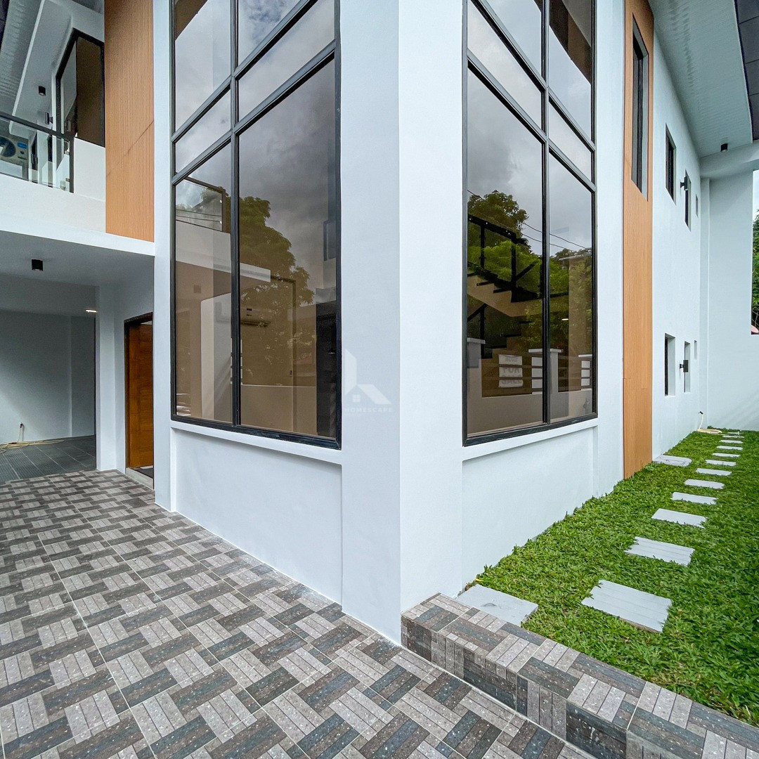 Superb Semi-Furnished Corner House and Lot For Sale photo 2