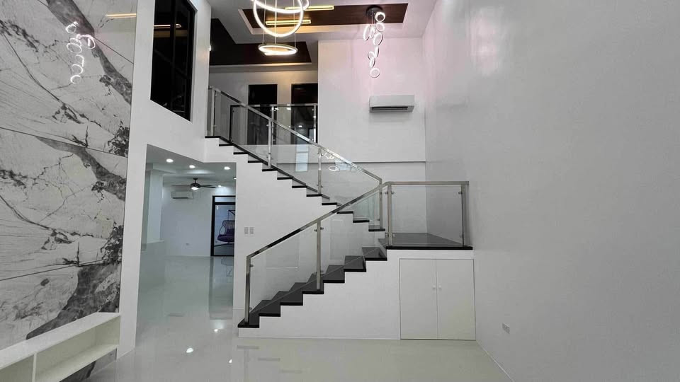 FOR SALE SLEEK BRAND NEW MODERN HOUSE WITH SWIMMING POOL IN ANGELES CITY photo 4