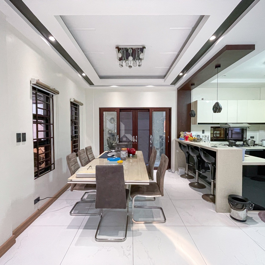 Elegant Fully Furnished Modern Contemporary Home For Sale photo 4