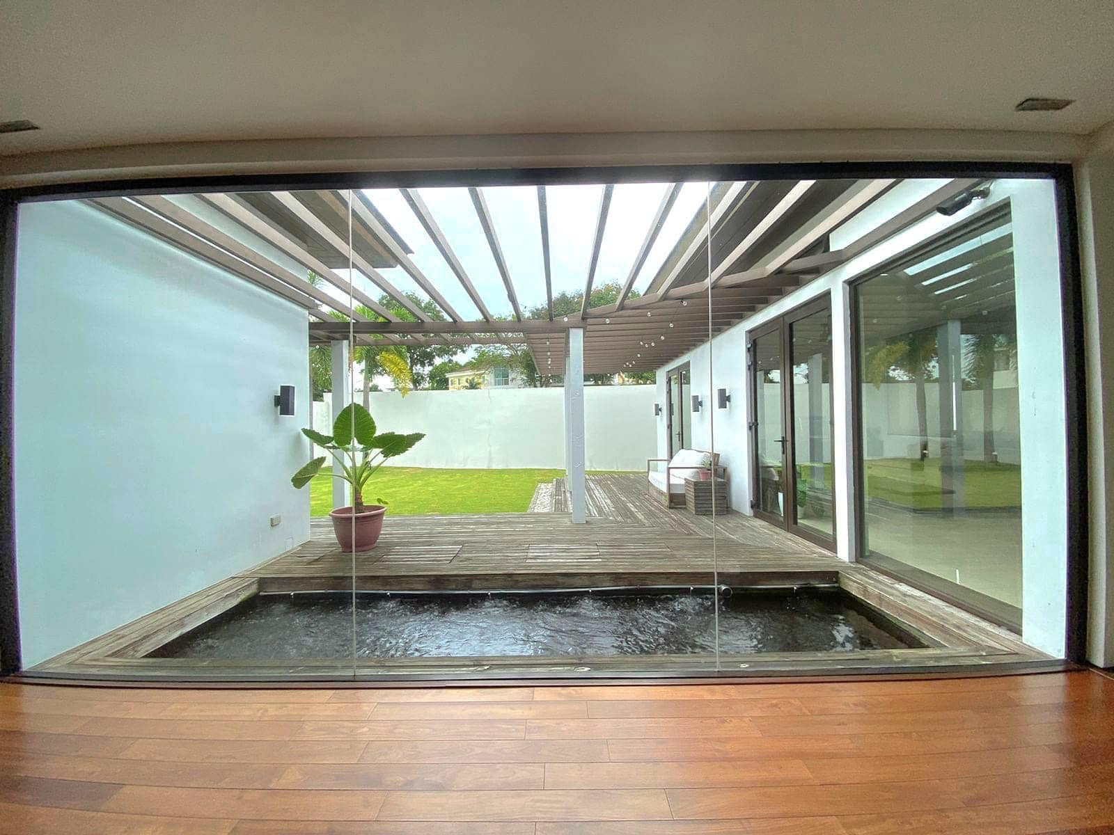 An Upscale Modern Home in Ayala Southvale Primera photo 3