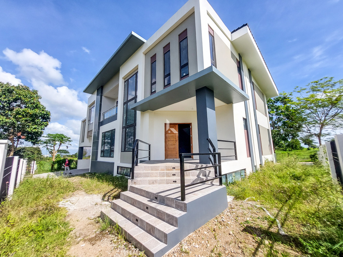 Brand New 3 Storey Modern House and Lot for Sale in Riomonte Nuvali, Laguna photo 2