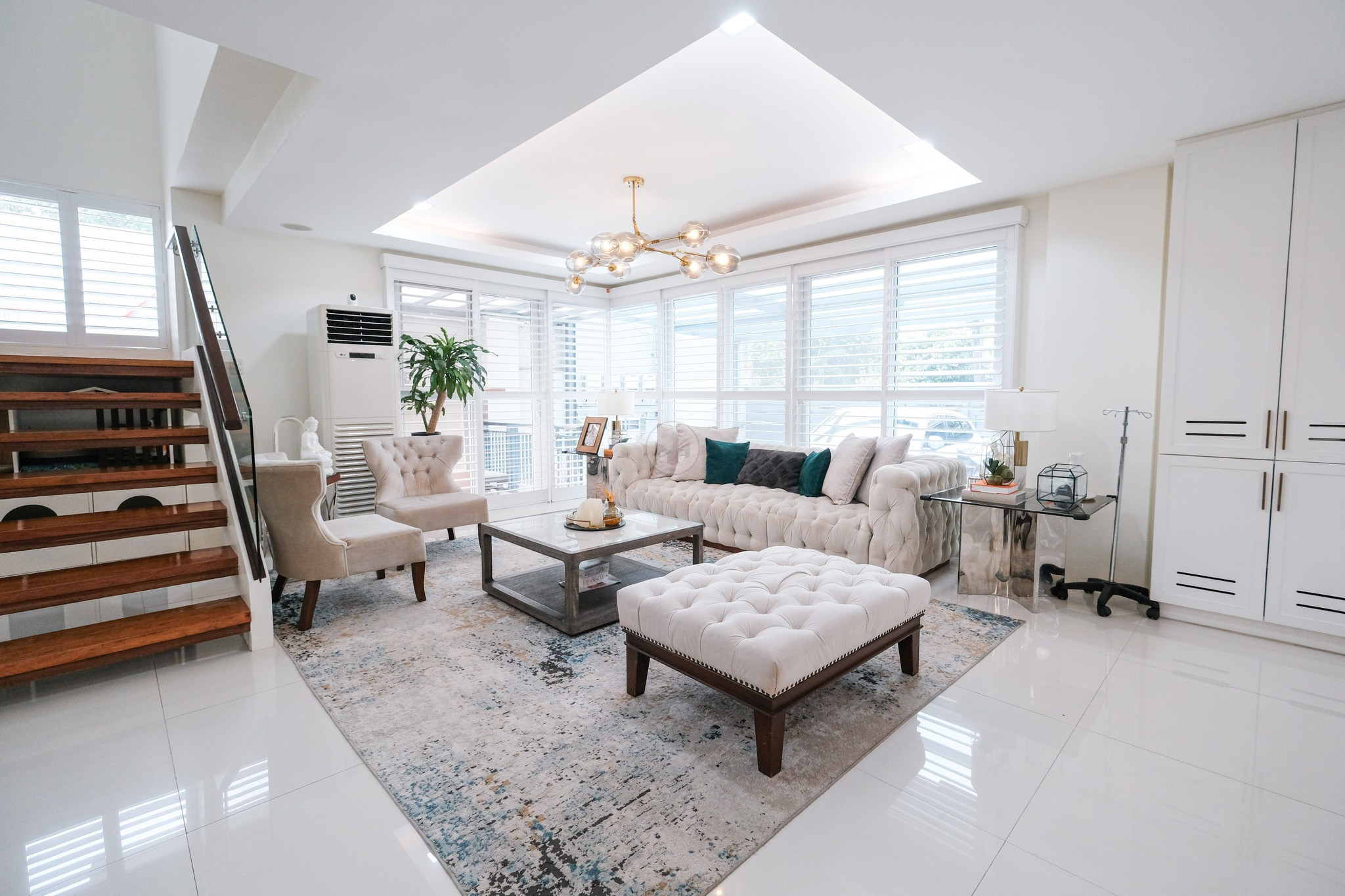 Stylish 5-Bedroom House for Sale in Capitol Homes, Quezon City photo 1