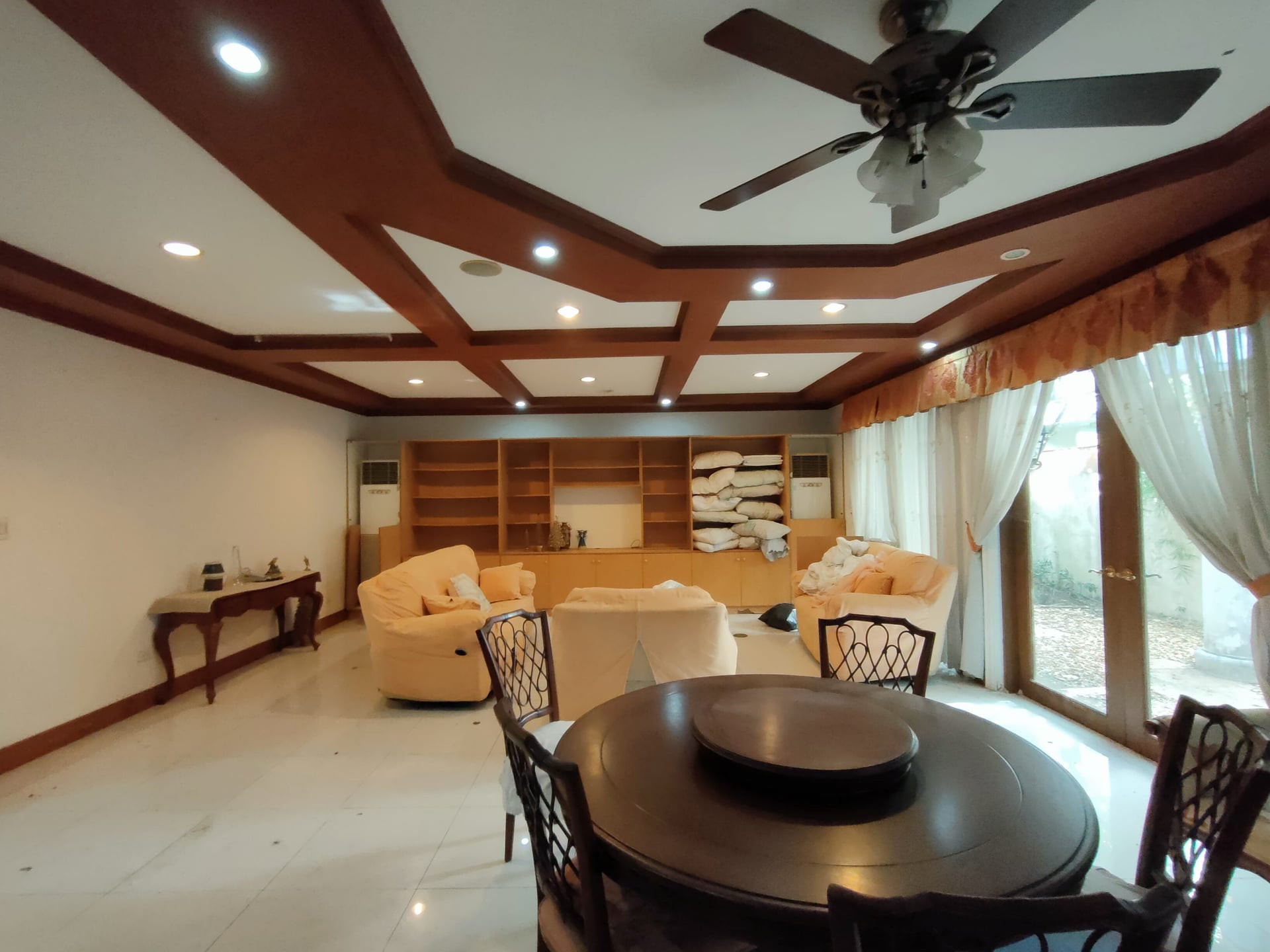Corner Mansion in Hillsborough, Alabang photo 3